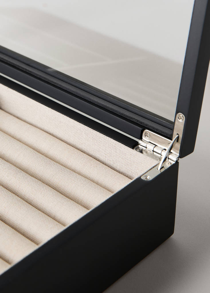 Lacquered wooden jewellery box — Black
