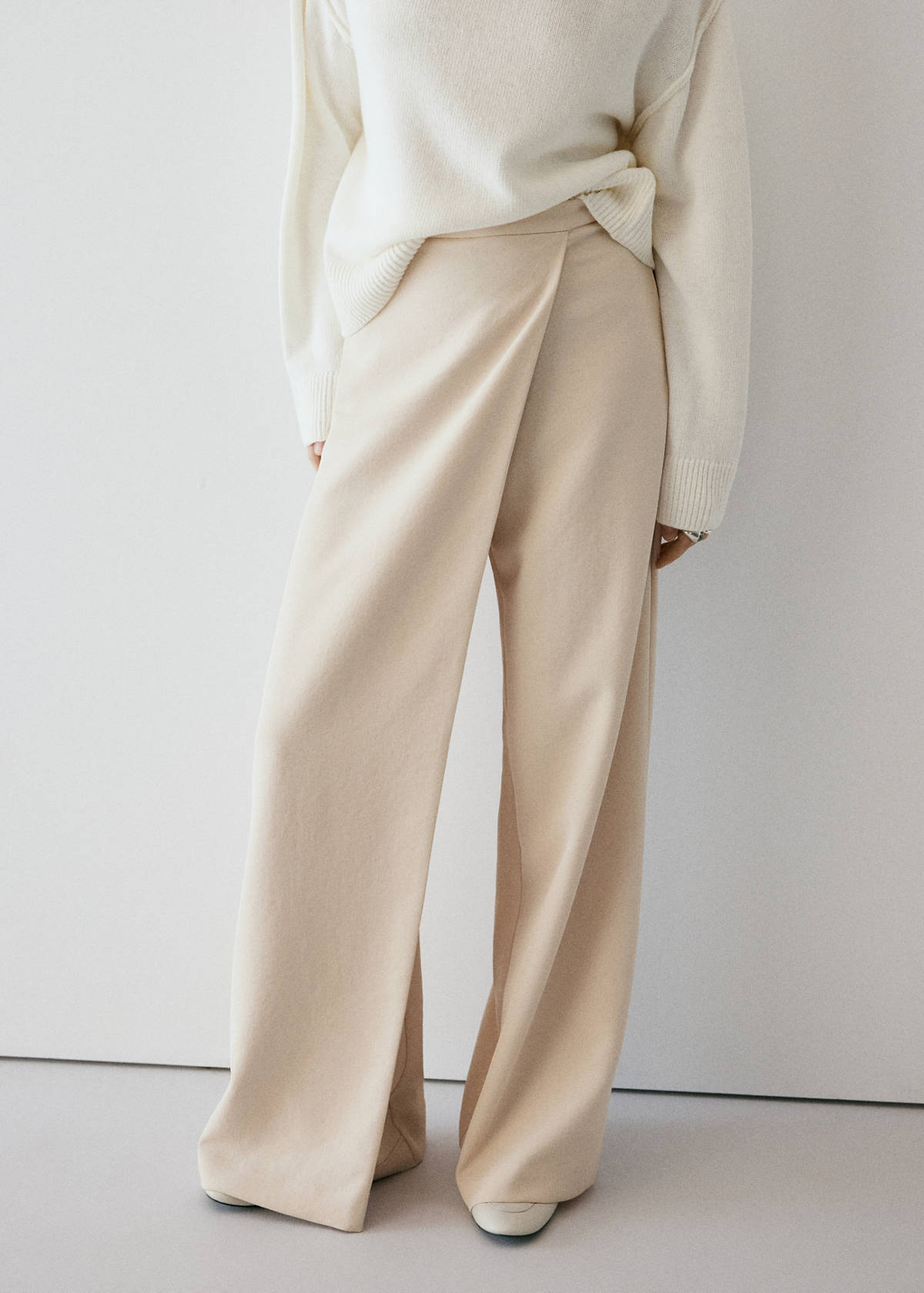 Straight-leg crossover trousers — Ecru