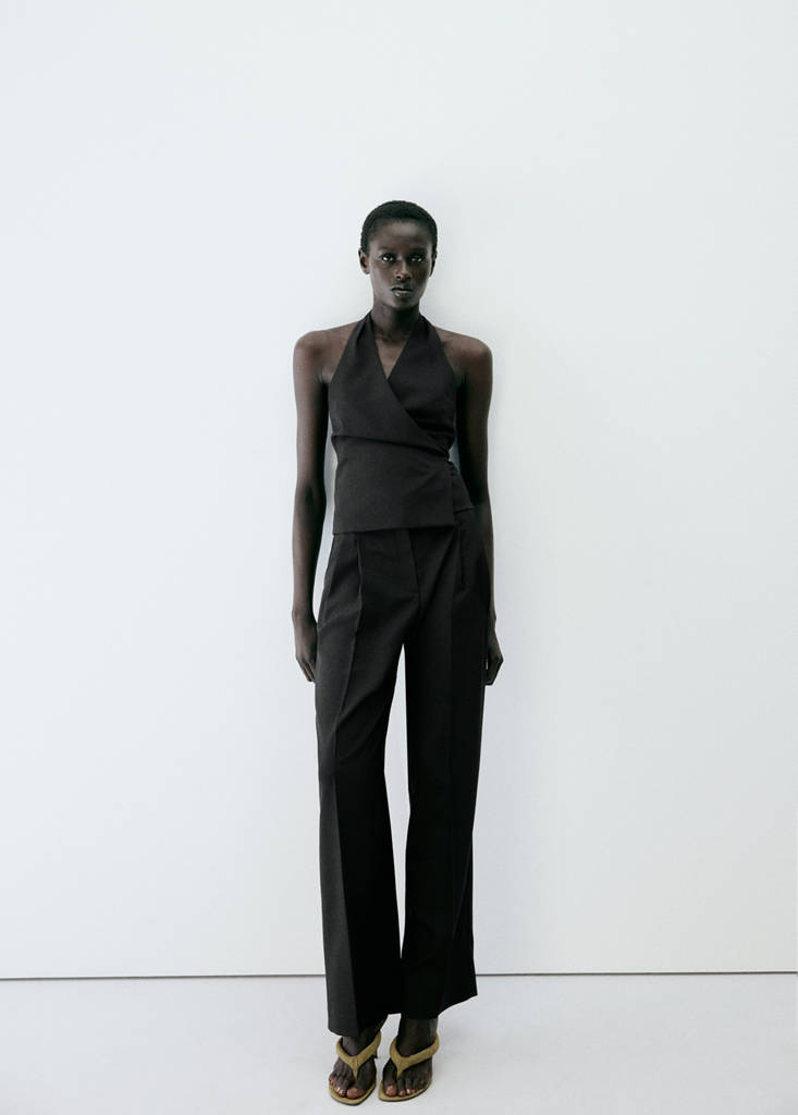 Straight-fit pleated trousers — Black