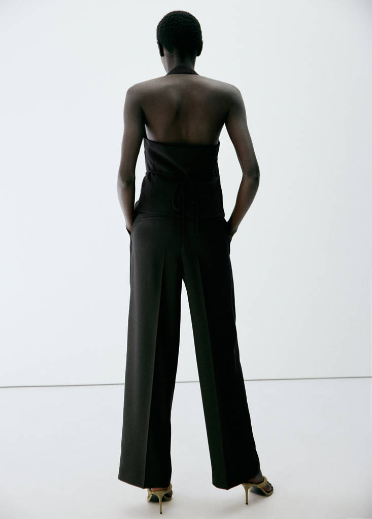 Straight-fit pleated trousers — Black