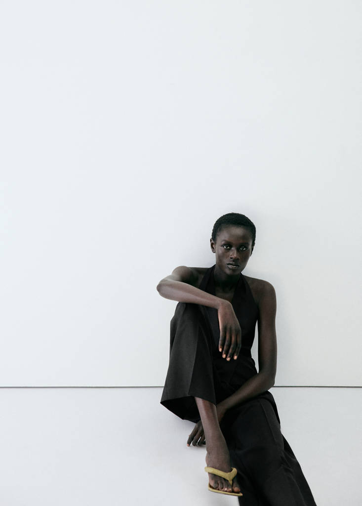 Straight-fit pleated trousers — Black