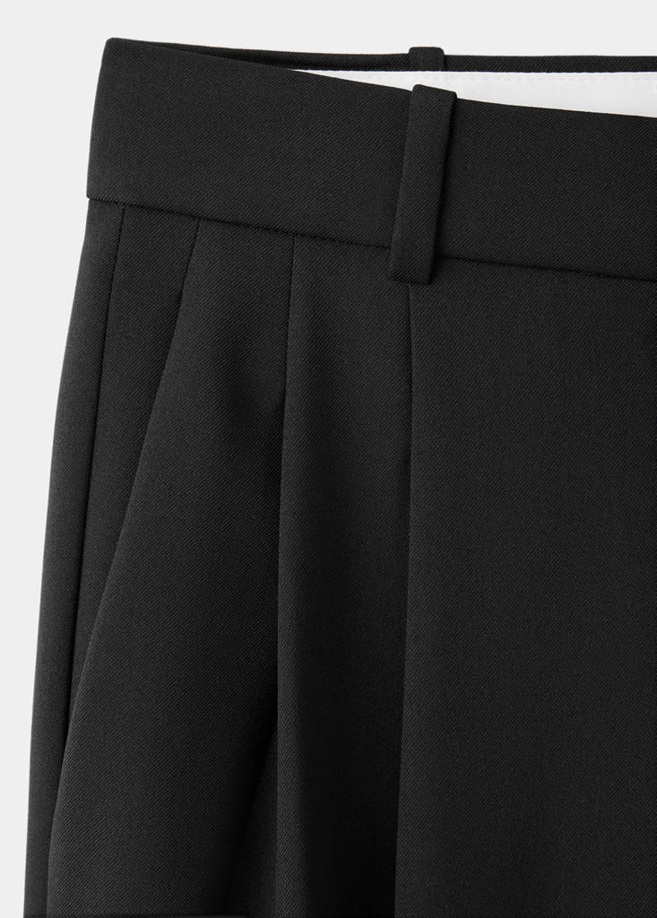 Straight-fit pleated trousers — Black