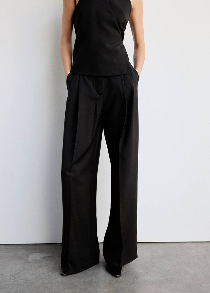 Straight-fit pleated trousers — Black