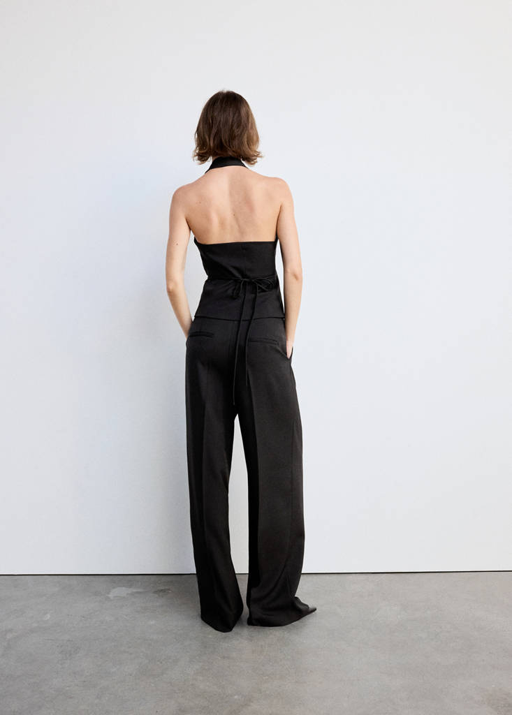 Straight-fit pleated trousers — Black