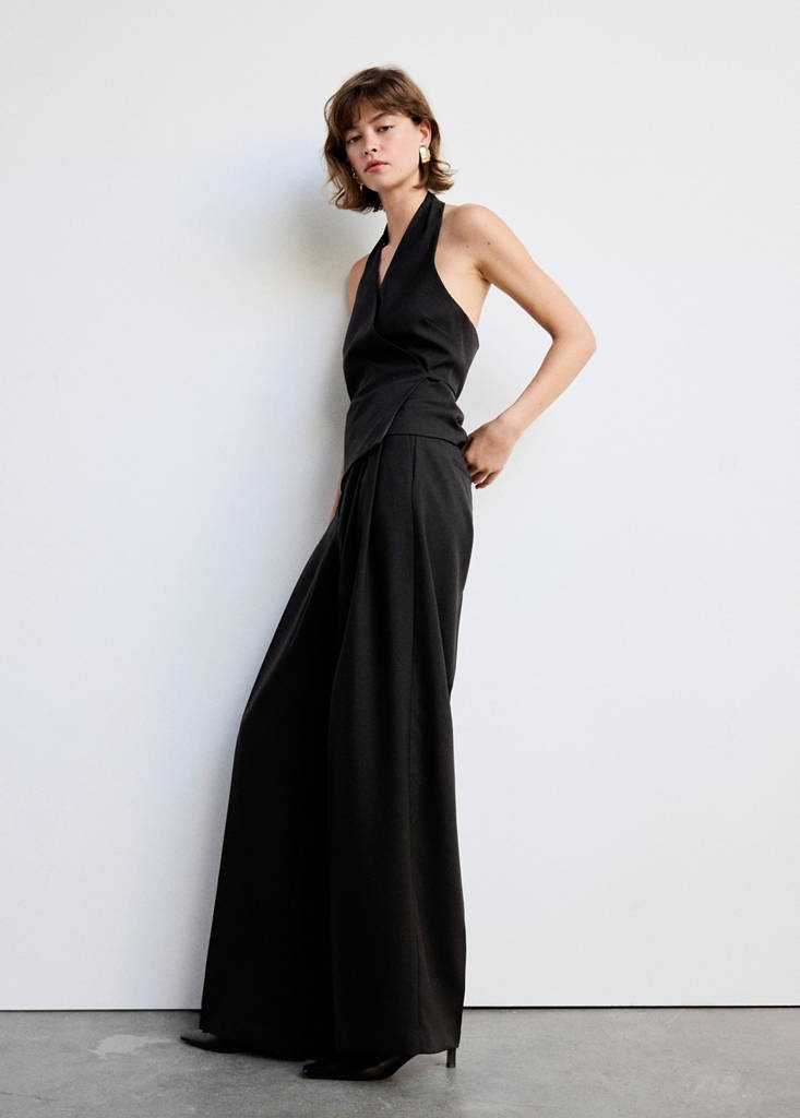 Straight-fit pleated trousers — Black