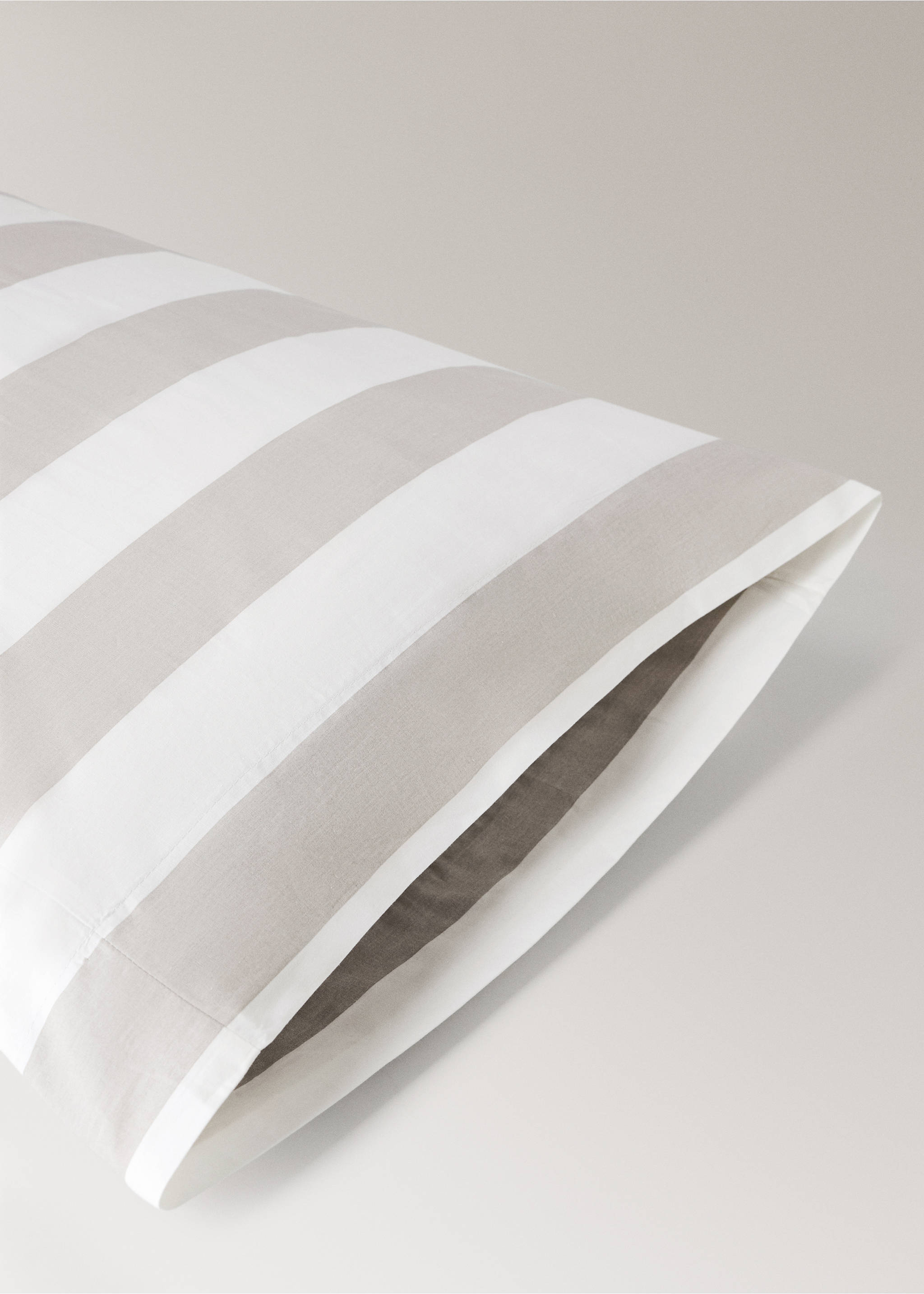 Striped printed cotton pillowcase 45x110cm - Details of the article 2, Sand. Ref: 37064096-00.