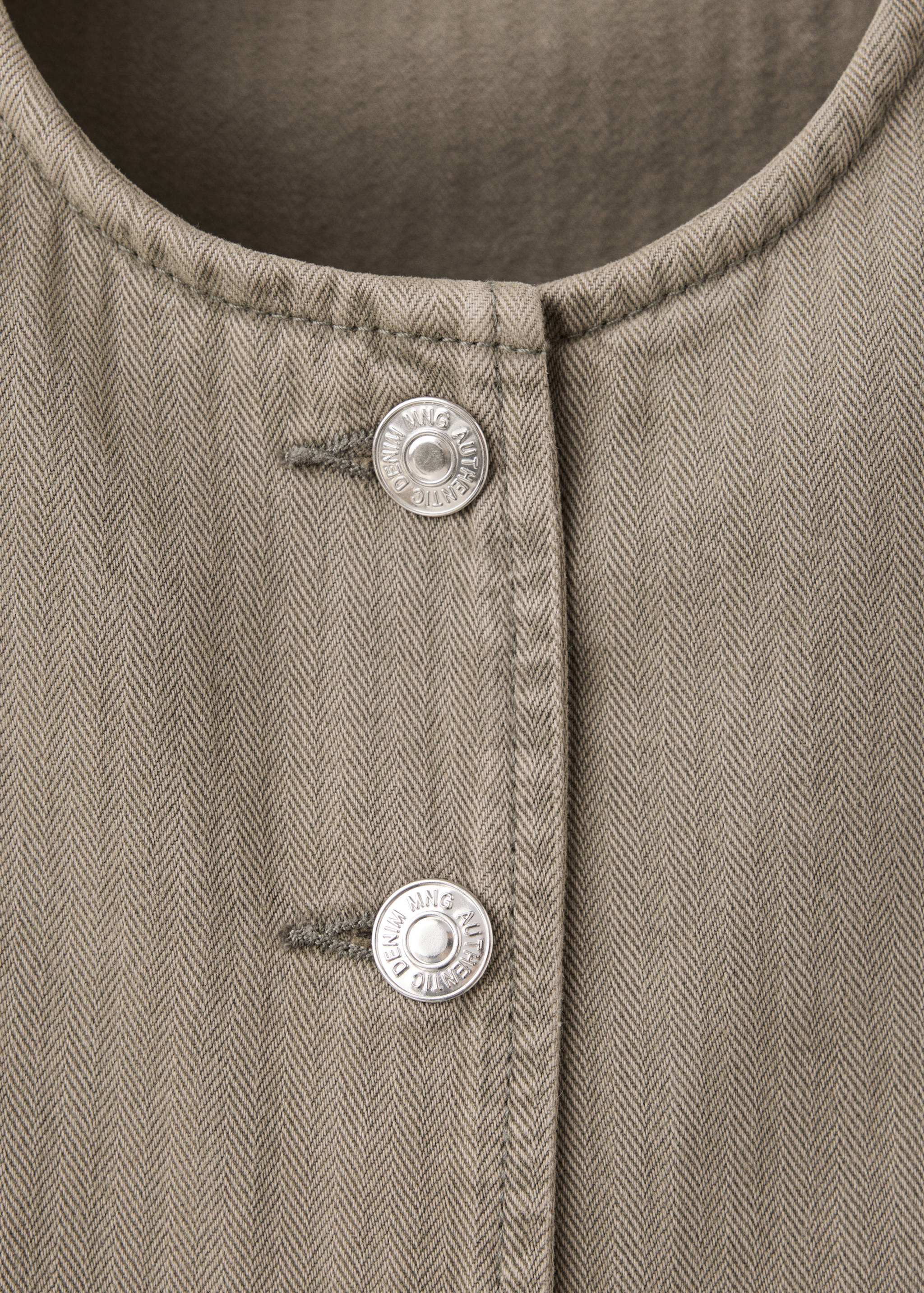 Top boutonné à rayures - Détail de l'article 8