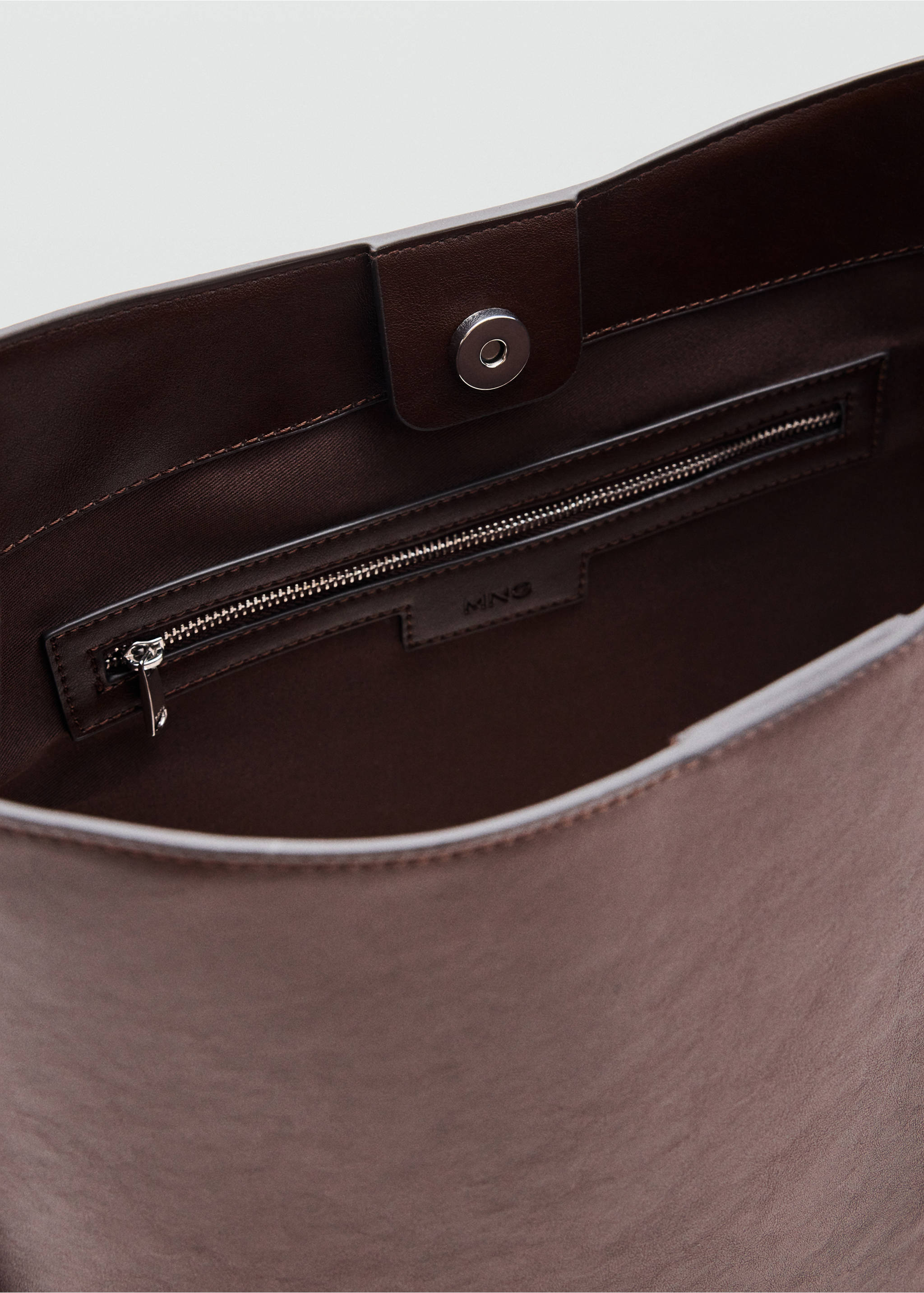 Bolso bucket hebilla - Detalle del artículo 2, Chocolate. Ref: 37064103-00.