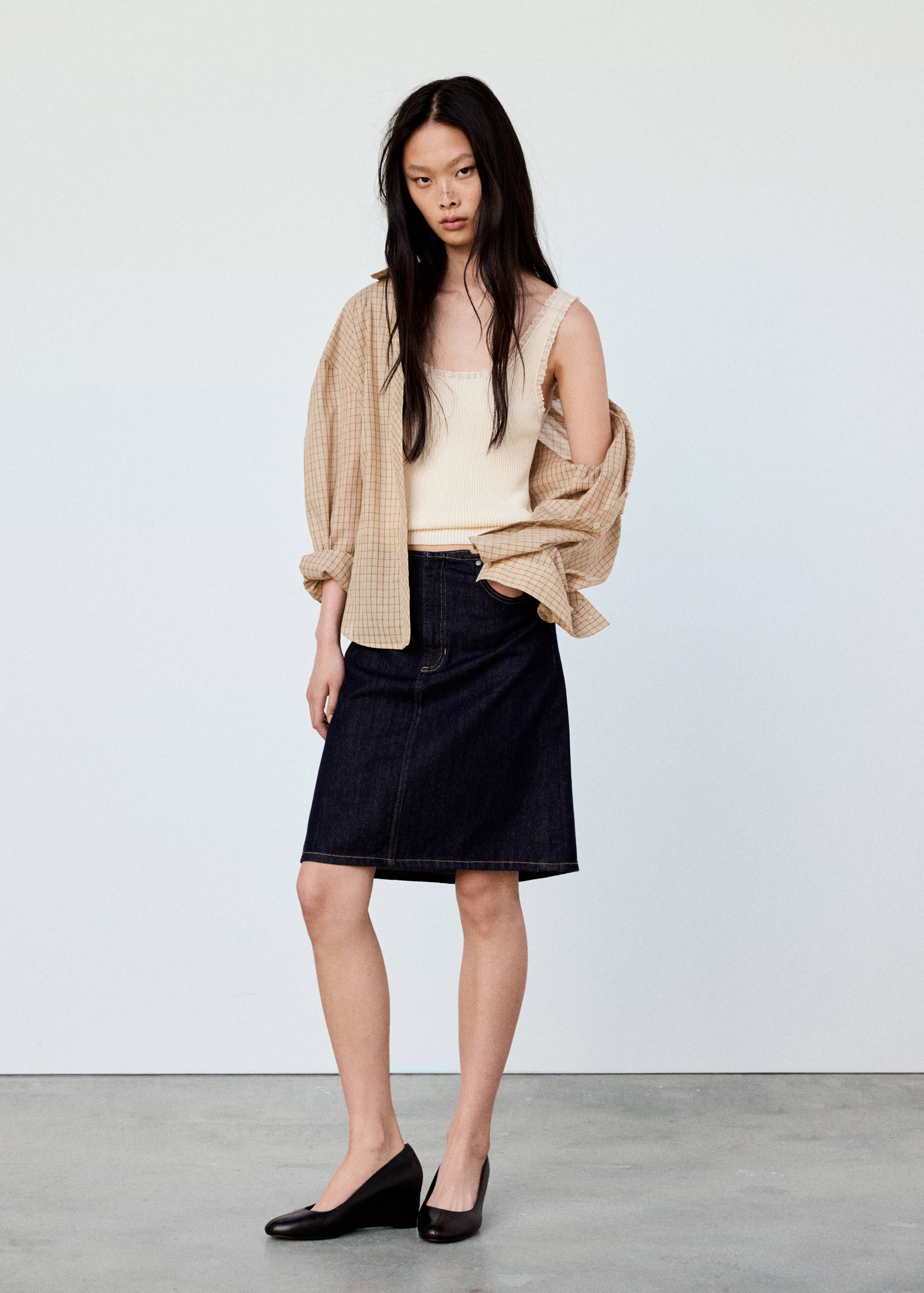 Ribbed knit top with lace details - General plane