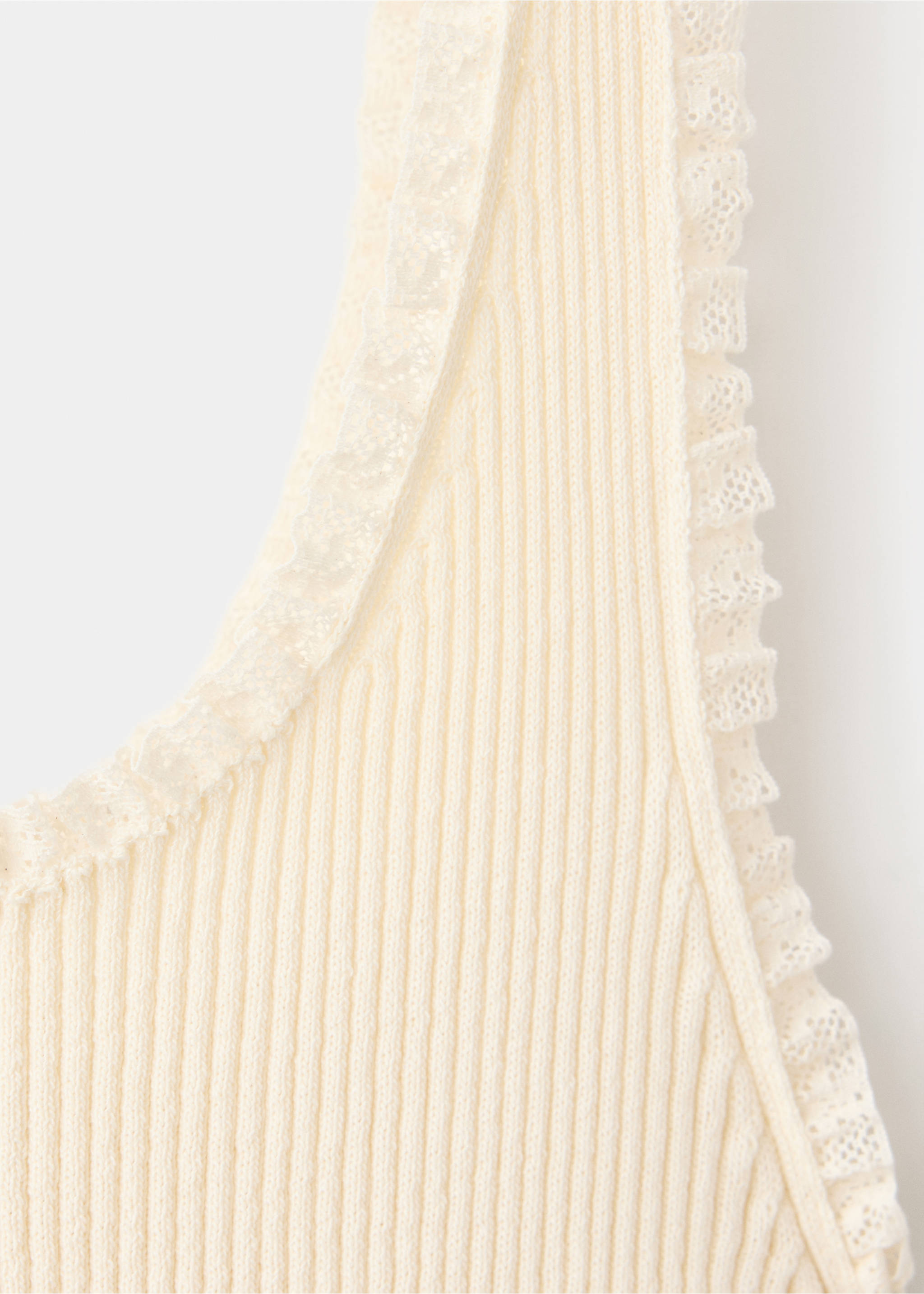 Ribbed knit top with lace details - Details of the article 8, Ecru. Ref: 37064106-00.