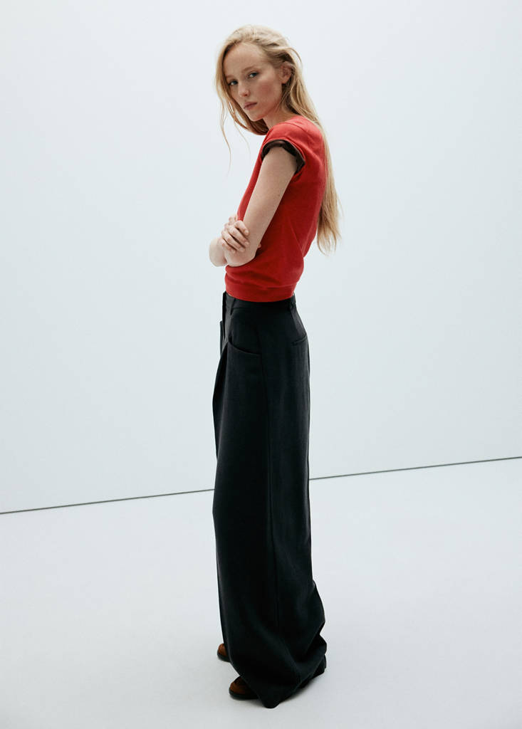 Wide leg pleated trousers — Black