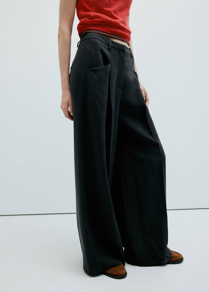 Wide leg pleated trousers — Black