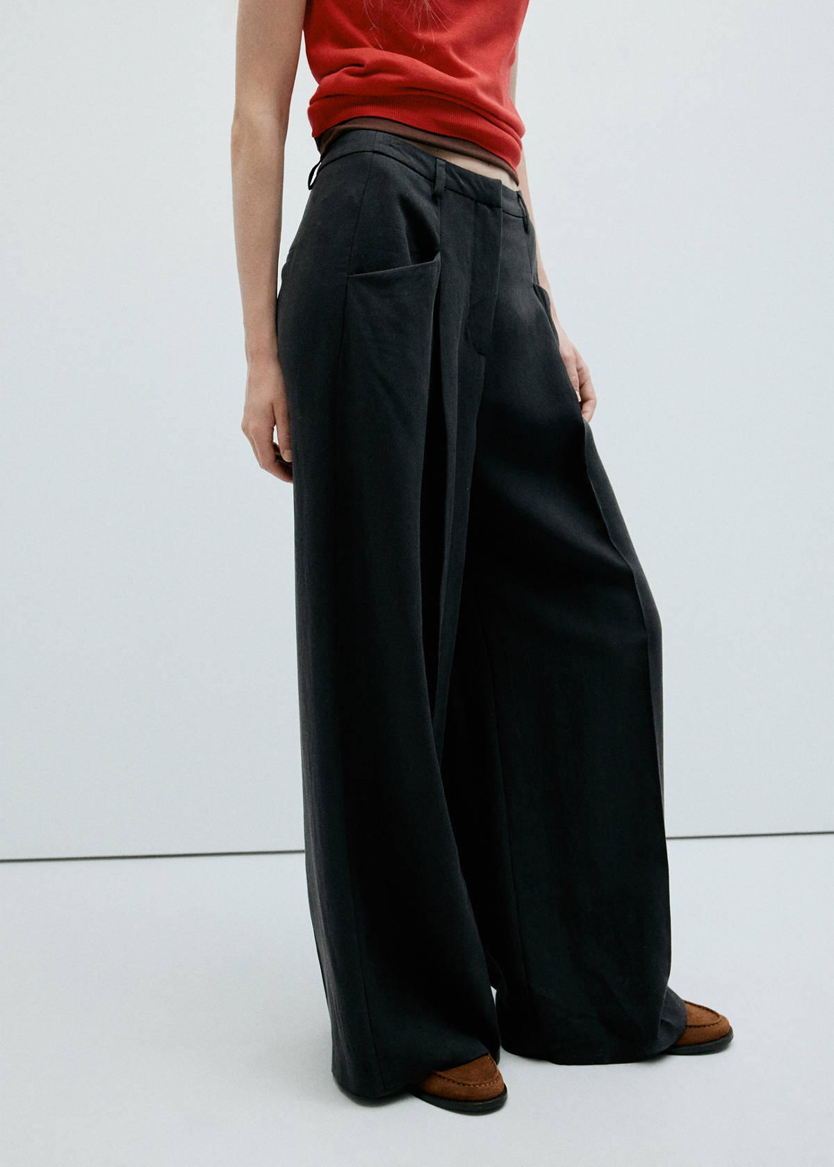 Wide leg pleated trousers — Black