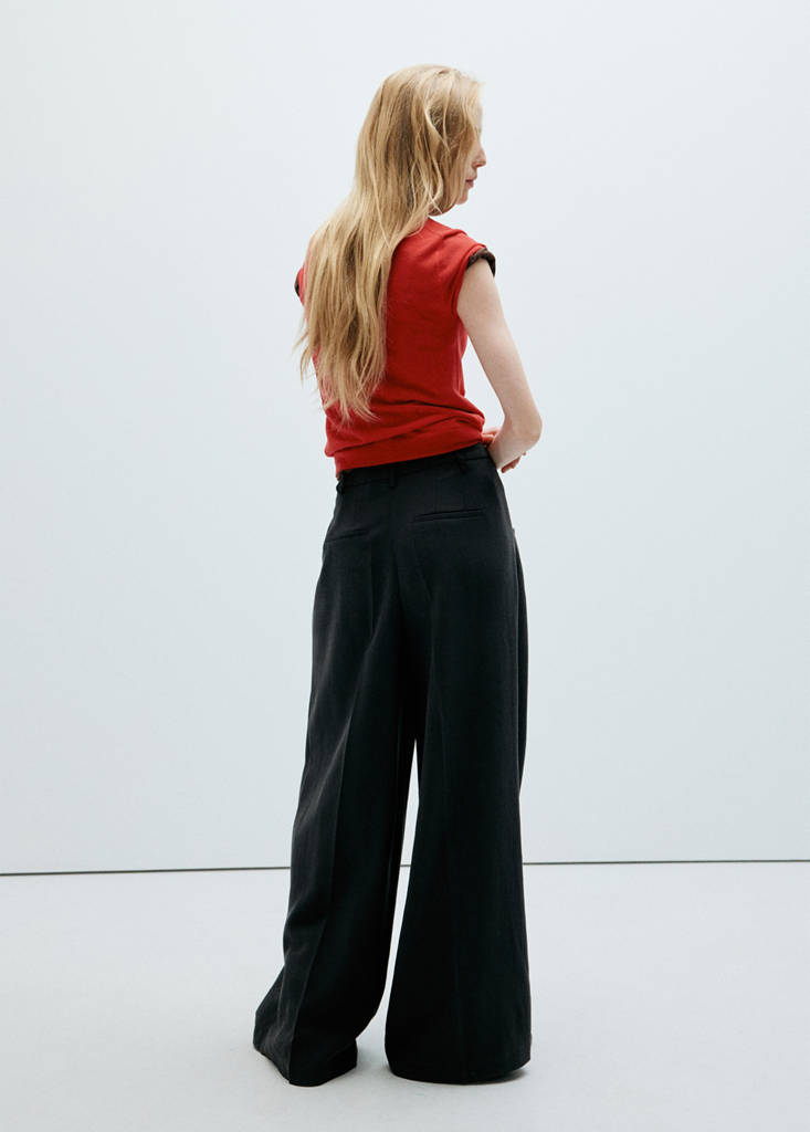 Wide leg pleated trousers — Black