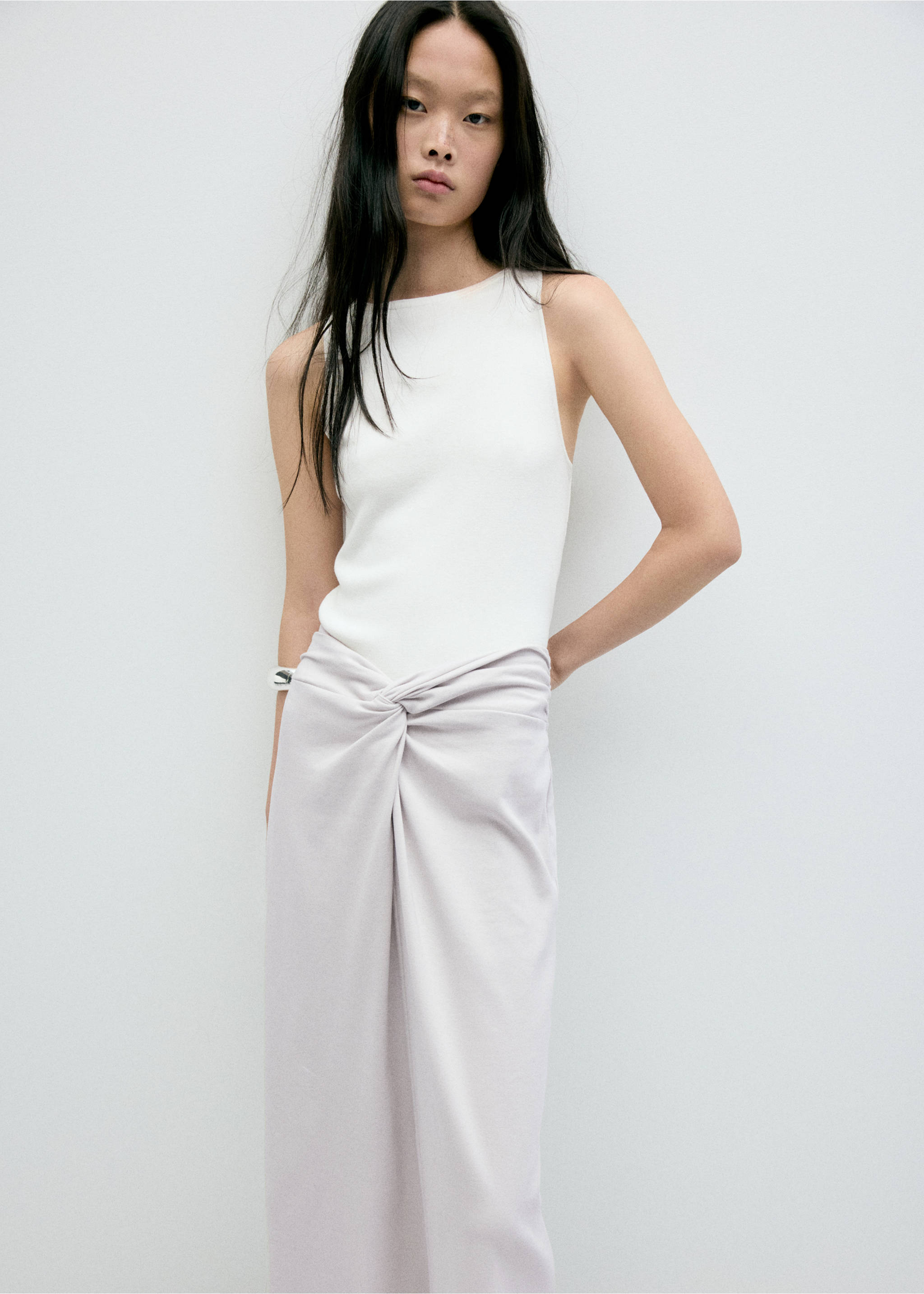 Midi skirt with knot detail - Details of the article 1, Grey. Ref: 37064115-00.