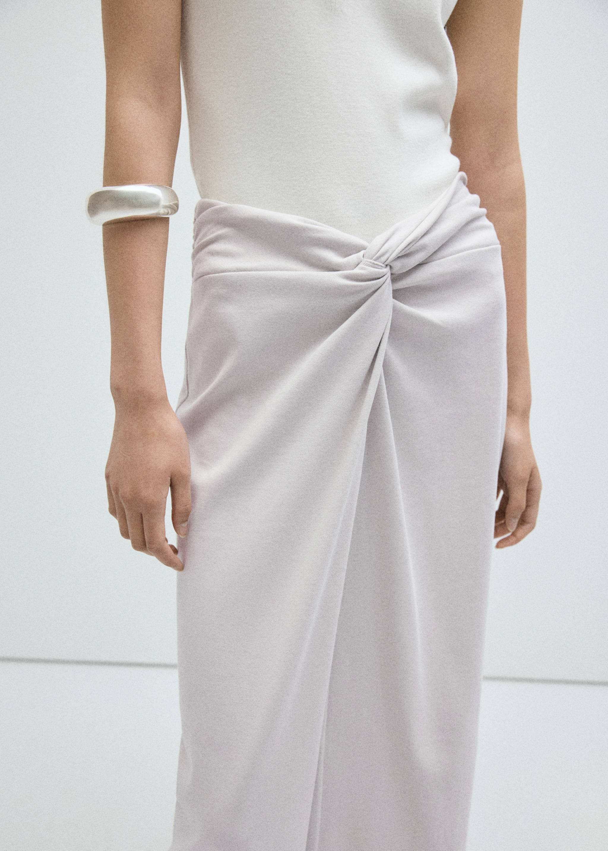 Midi skirt with knot detail - Details of the article 3