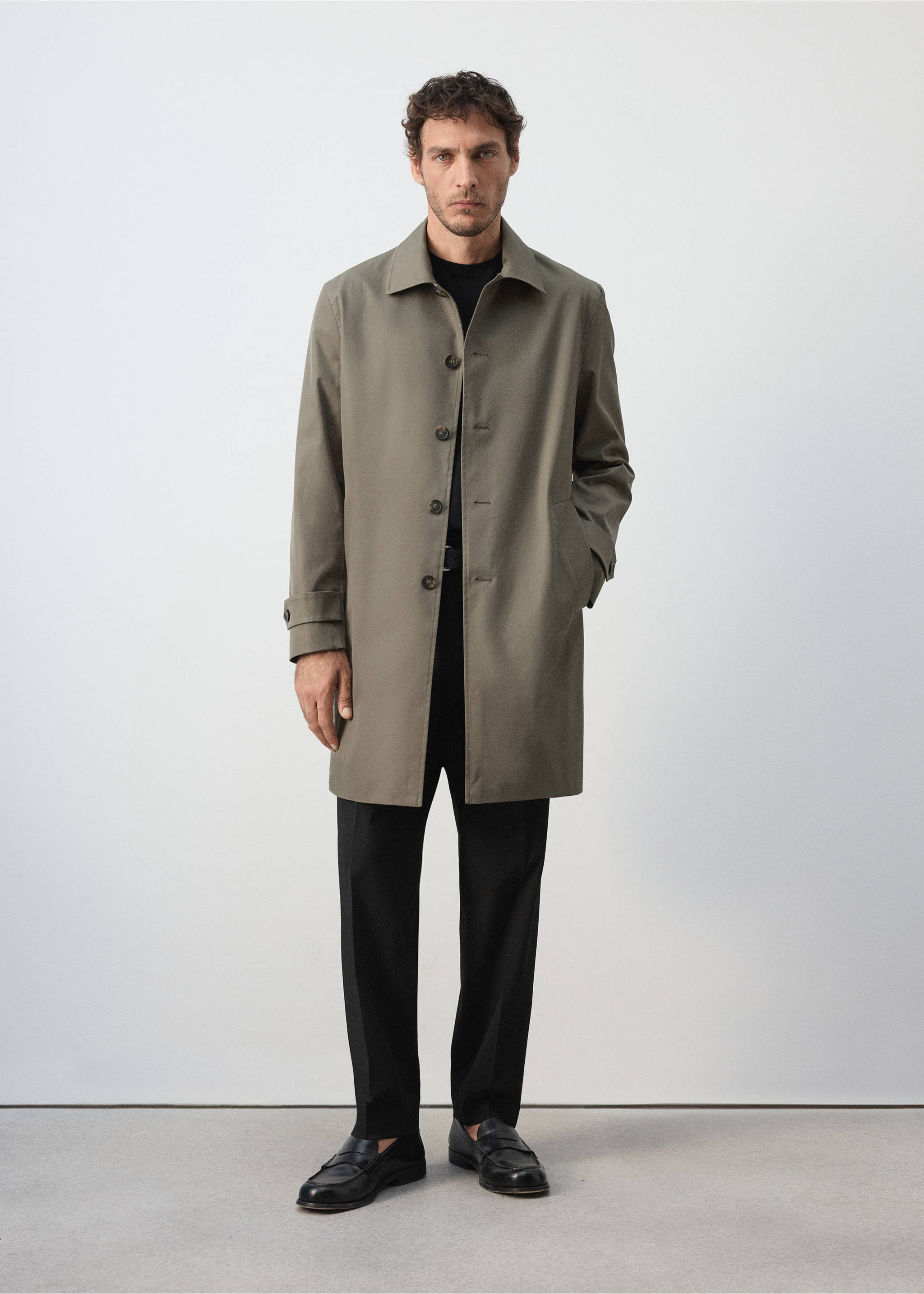 Gabardina water-repellent bolsillos - Plano general, Topo. Ref: 37064402-00.