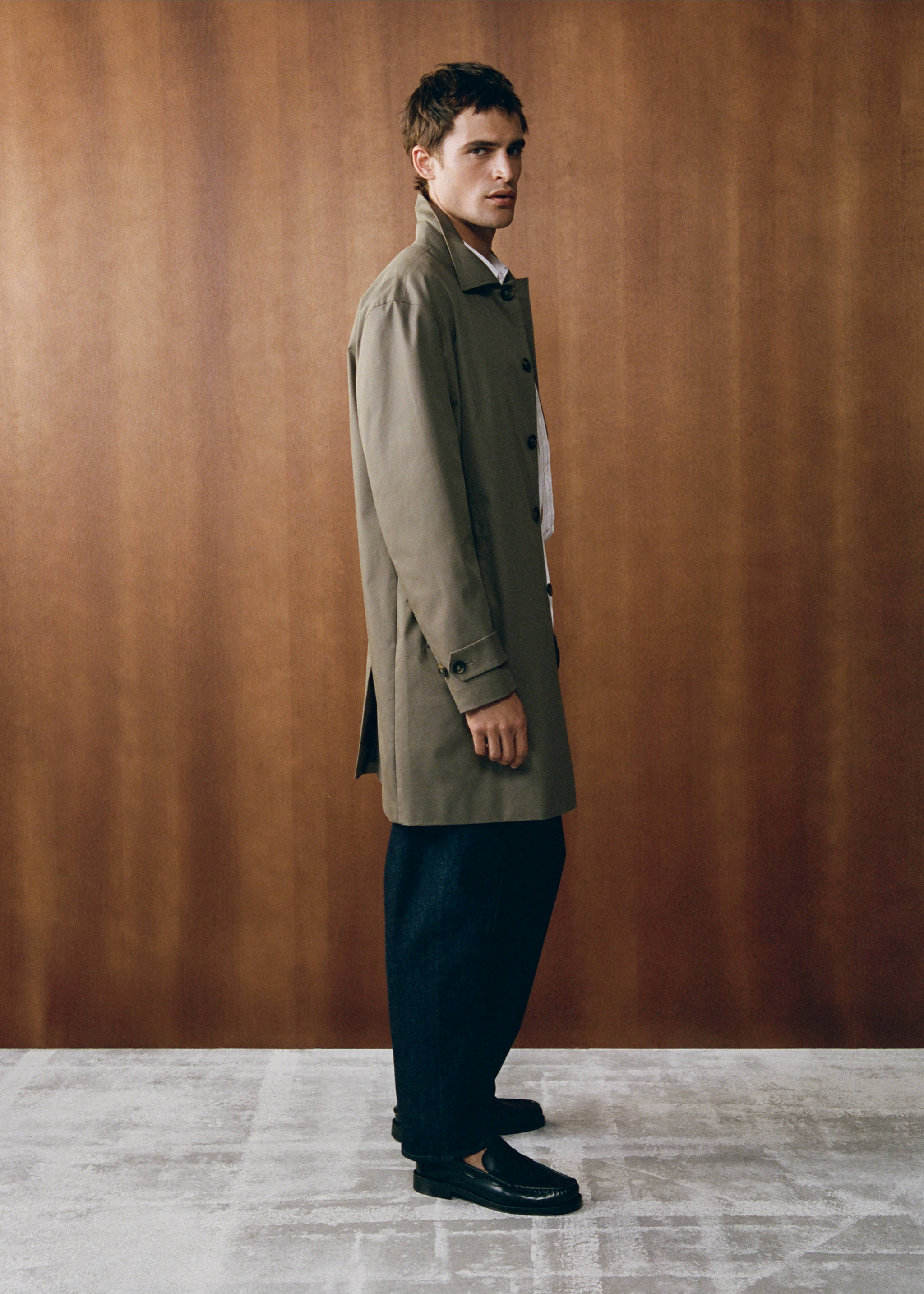 Water-repellent gabardine with pockets - Details of the article 5, Medium Brown. Ref: 37064402-00.