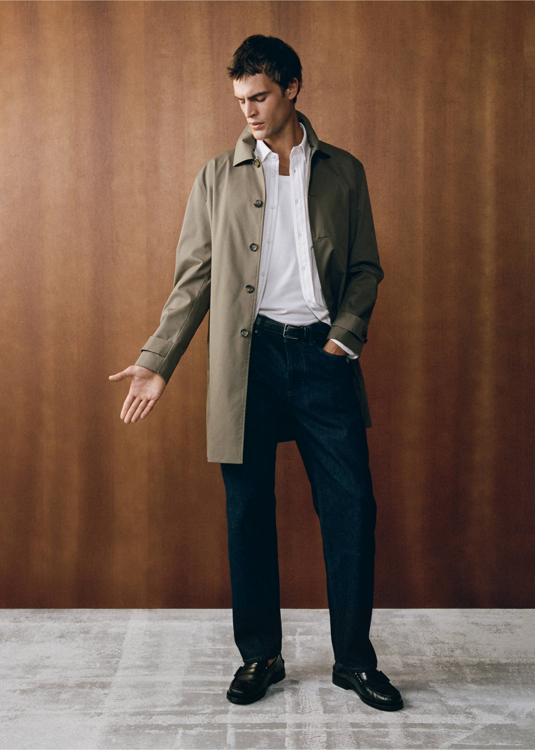 Water-repellent gabardine with pockets - Details of the article 6, Medium Brown. Ref: 37064402-00.