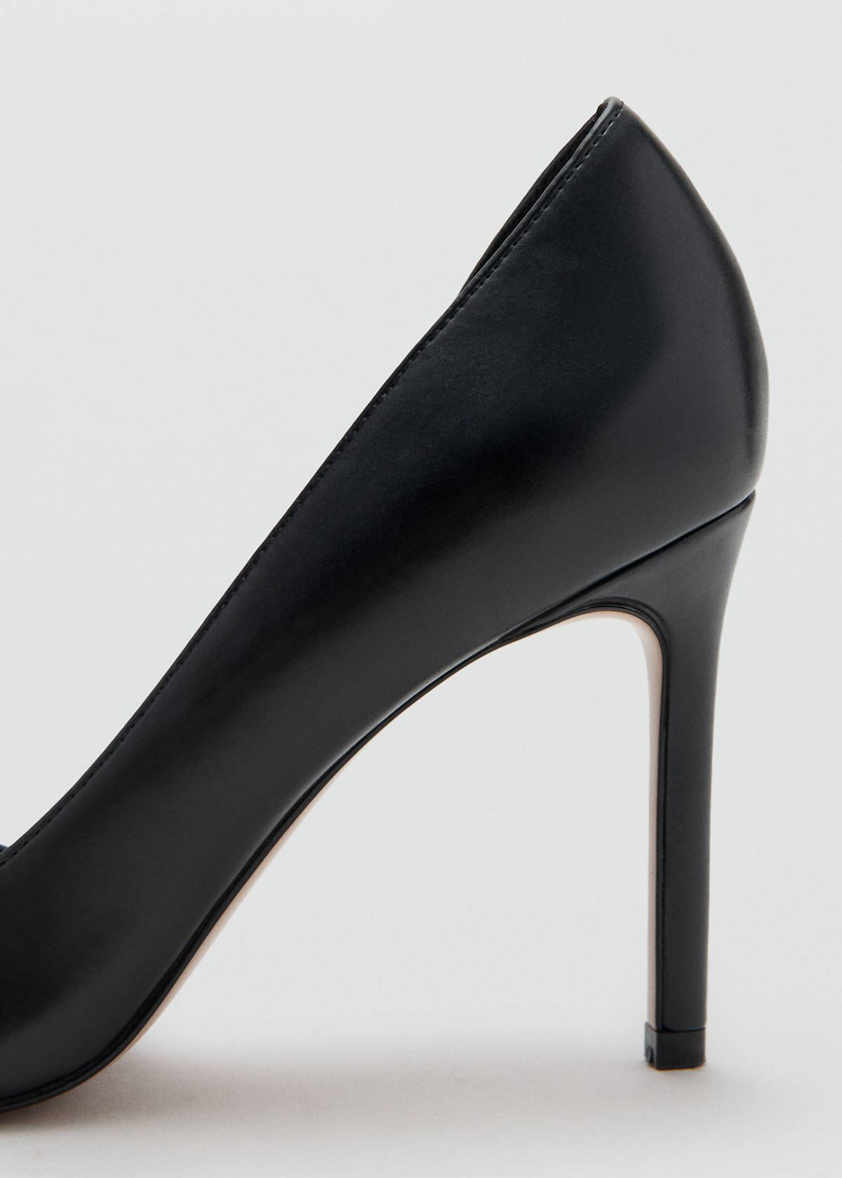 Stiletto heel shoe — Black