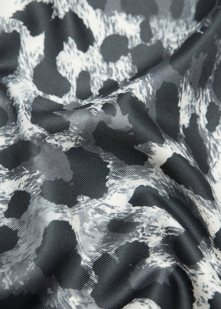 Leopard print square scarf — Grey