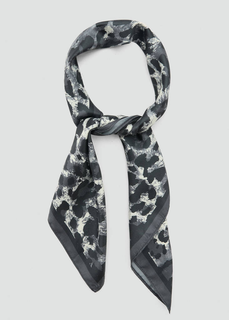Leopard print square scarf — Grey