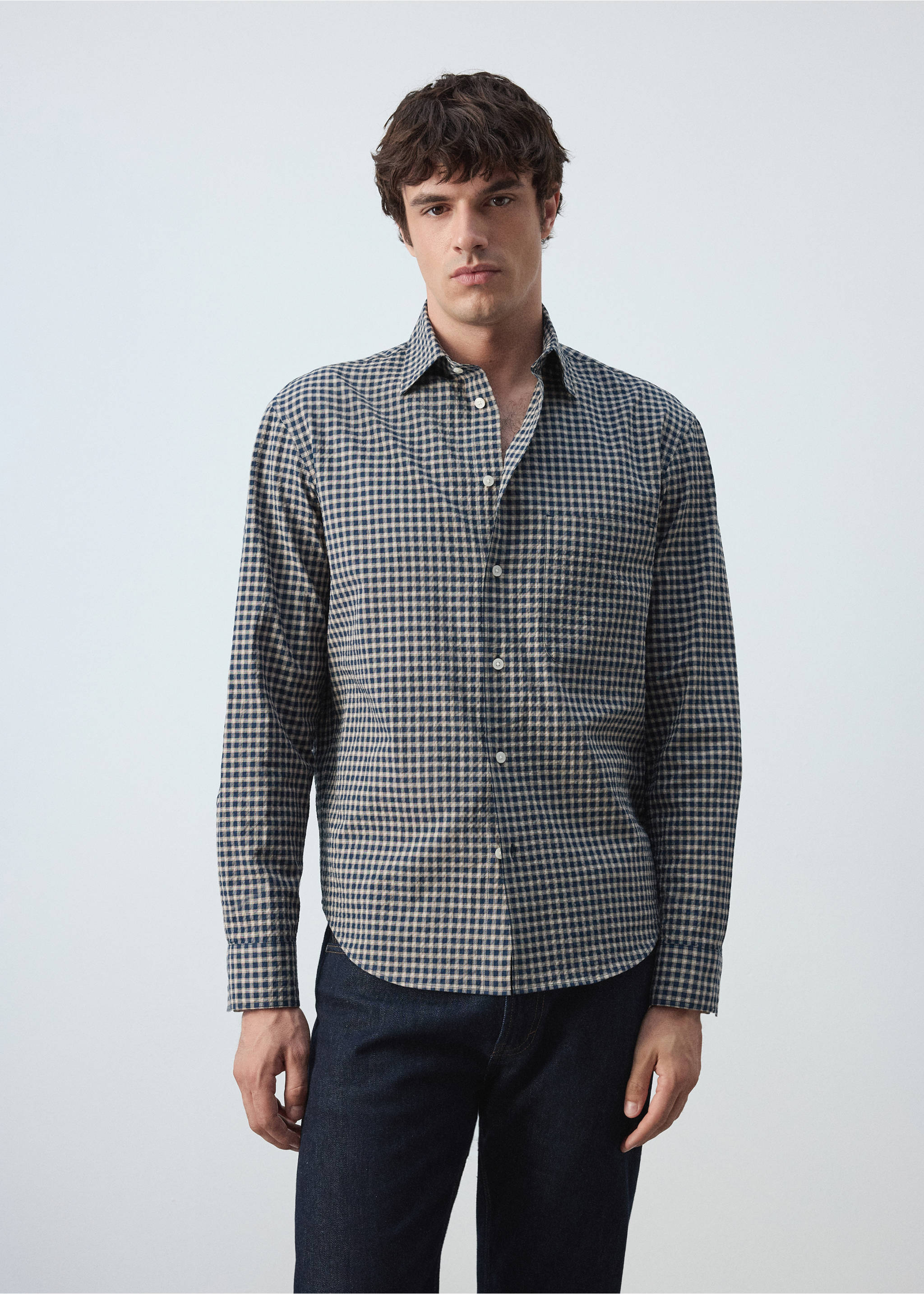 Chemise seersucker texturée à carreaux - Plan moyen, Bleu marine foncé. Ref: 37064417-00.
