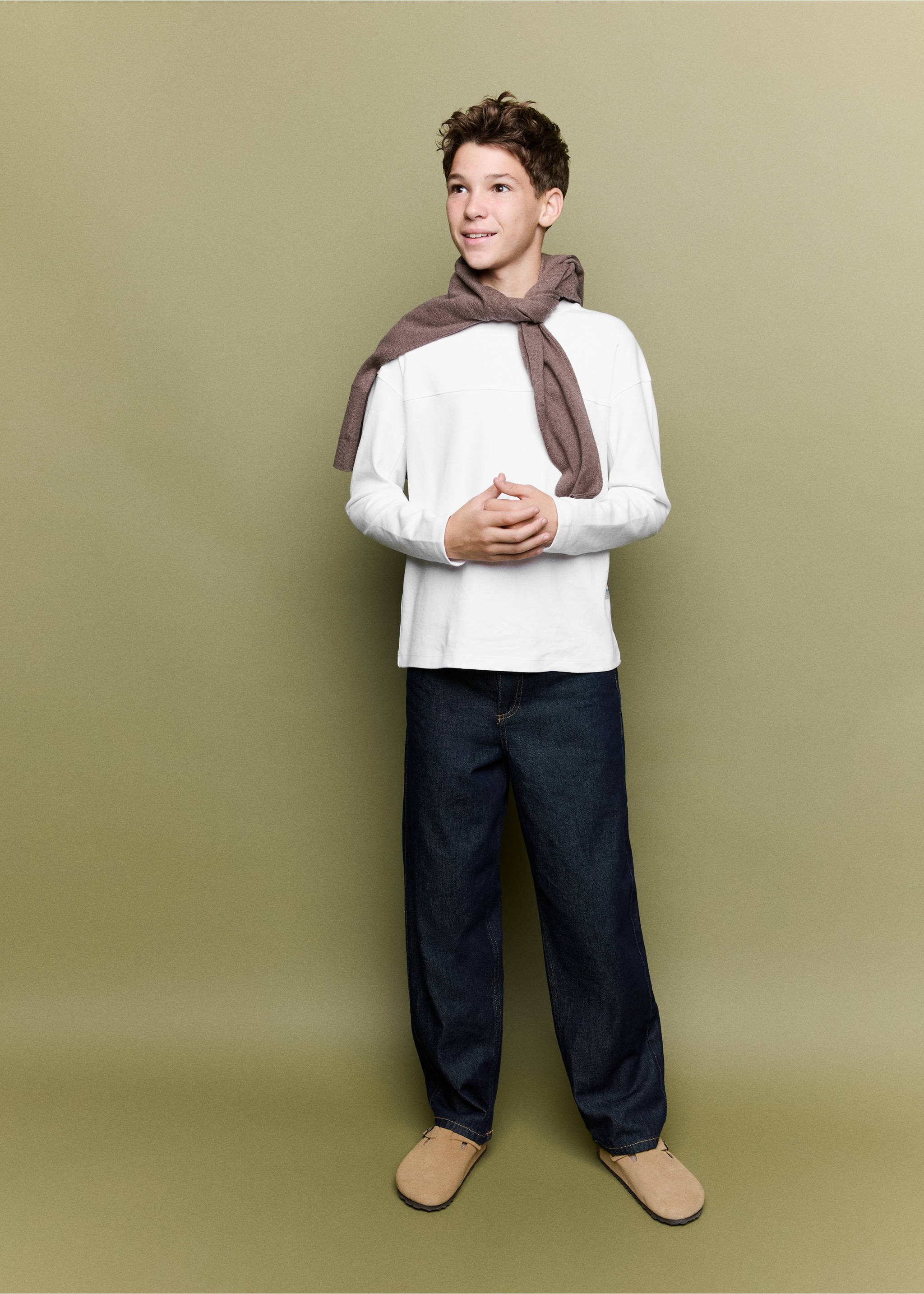 White long-sleeved t-shirt with a relaxed fit worn with dark denim trousers., White. Ref: 37064419-00.