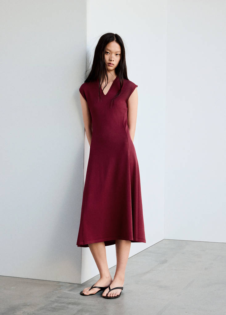 V-neck knitted dress — Strawberry