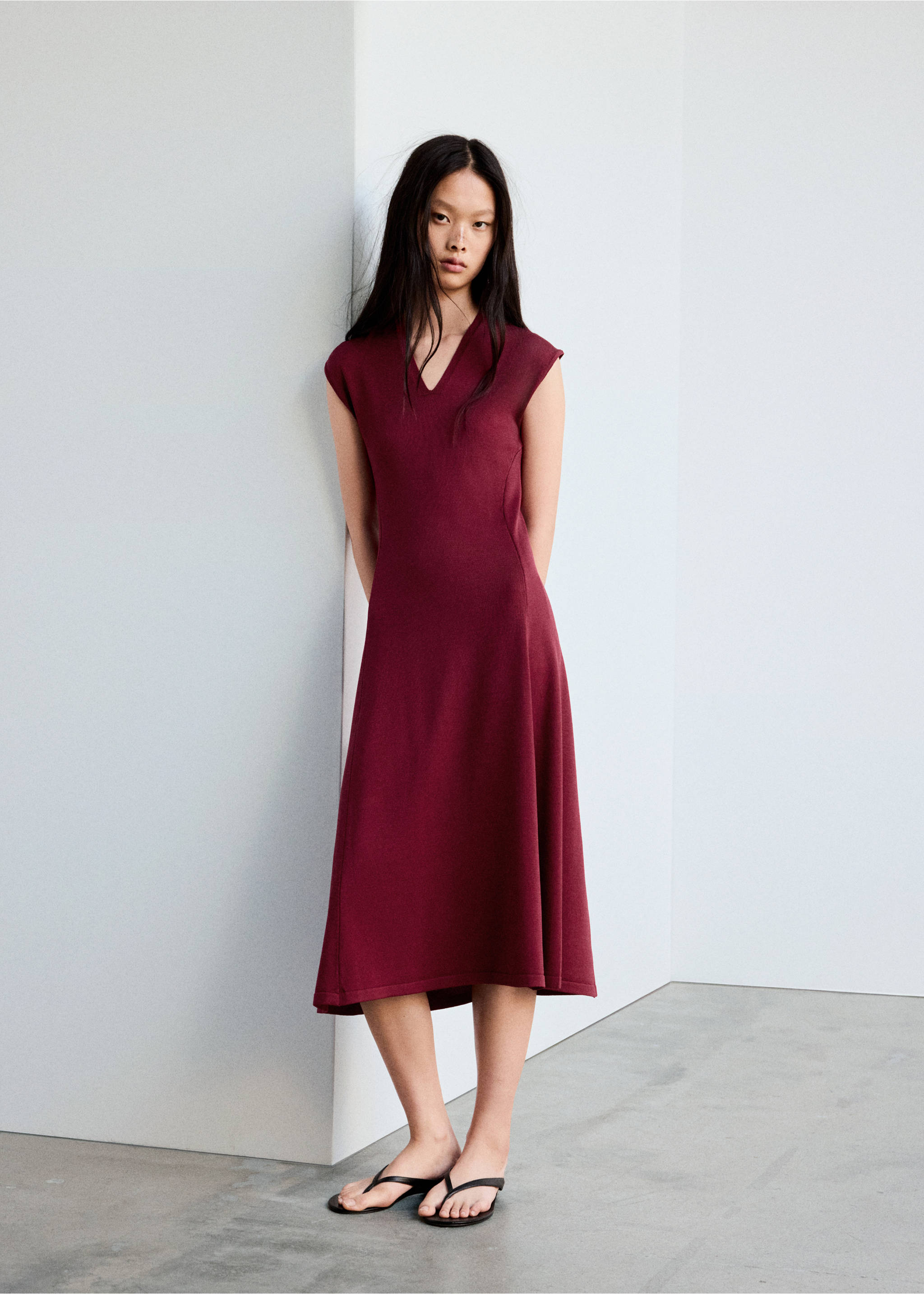 Robe en maille col V - Plan général, Fraise. Ref: 37064421-00.