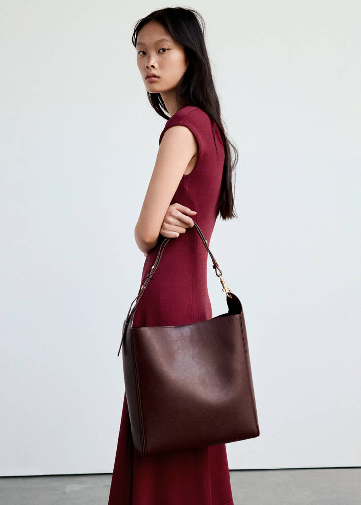 V-neck knitted dress — Strawberry