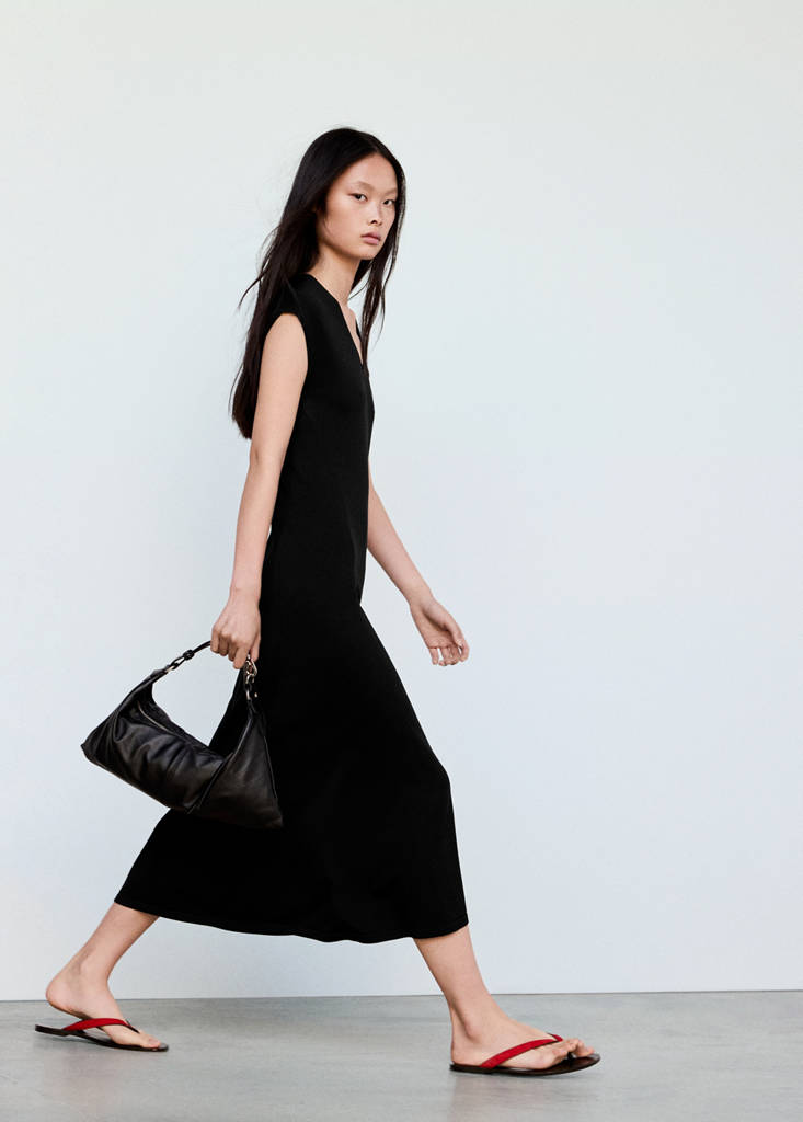 V-neck knitted dress — Black