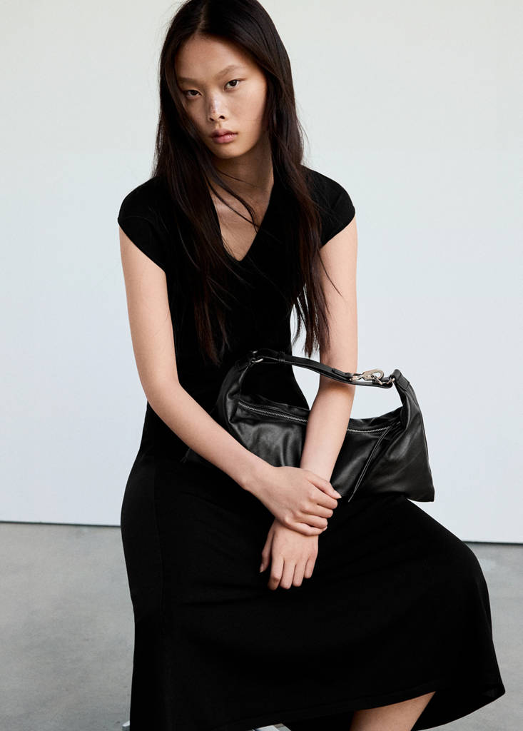 V-neck knitted dress — Black