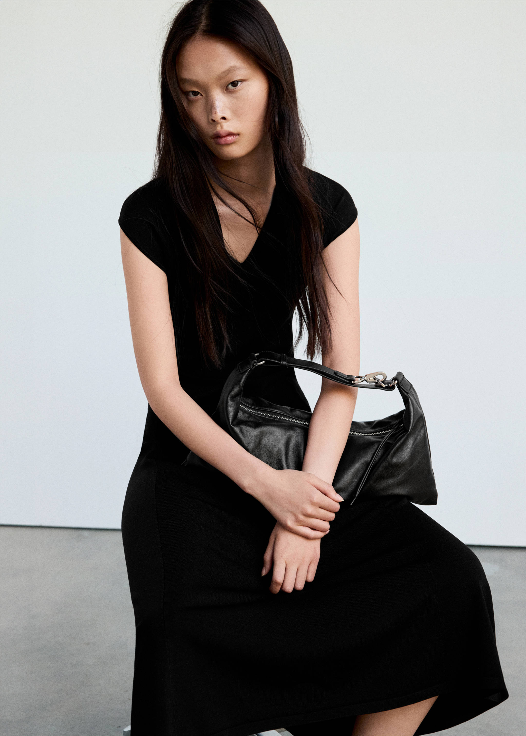 Robe en maille col V - Plan moyen, Noir. Ref: 37064421-00.