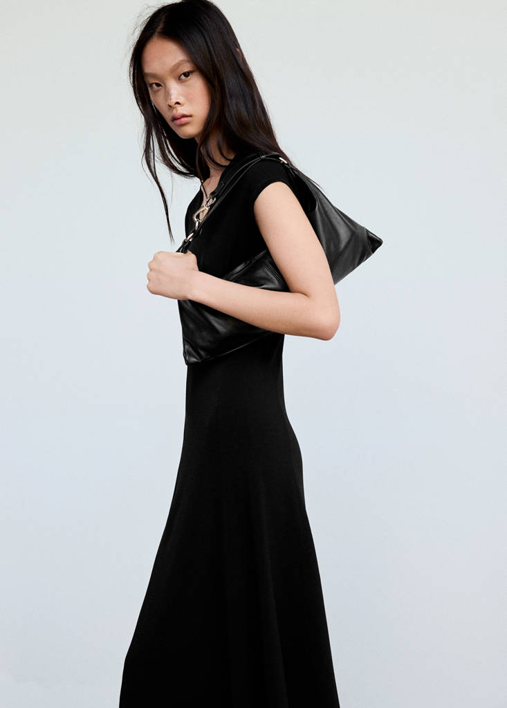 V-neck knitted dress — Black