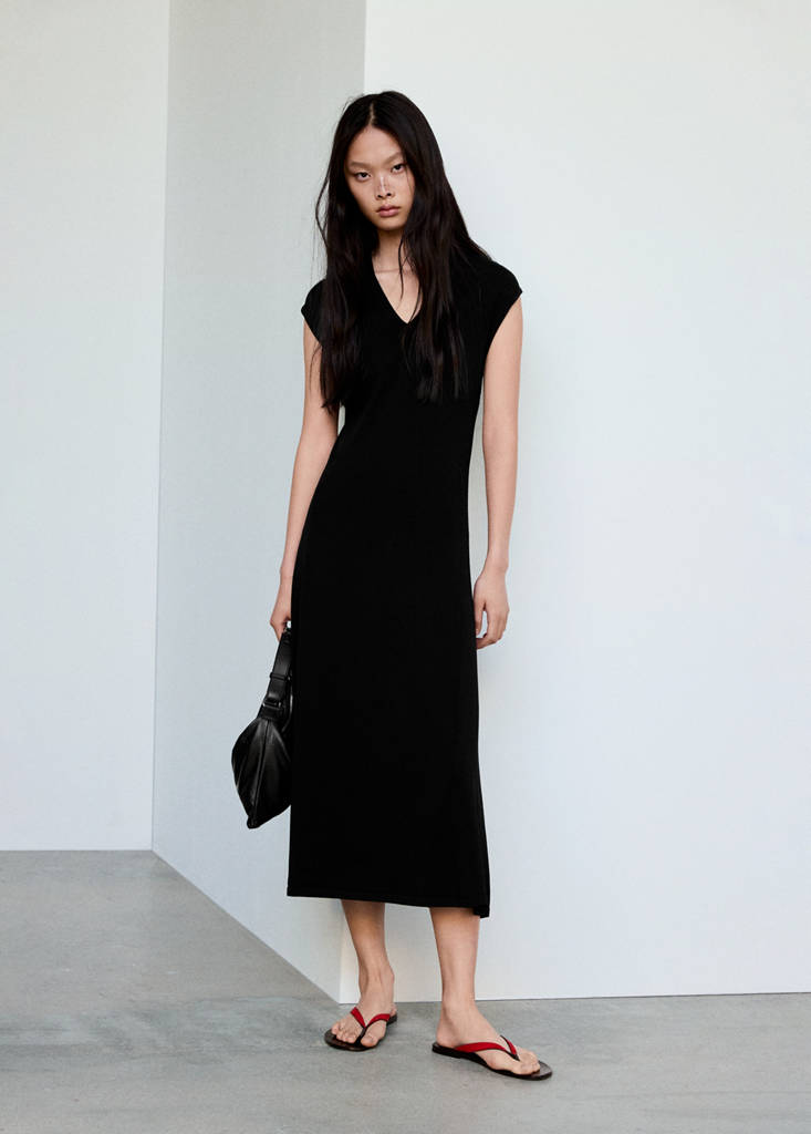 V-neck knitted dress — Black