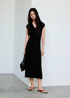 V-neck knitted dress — Black 5