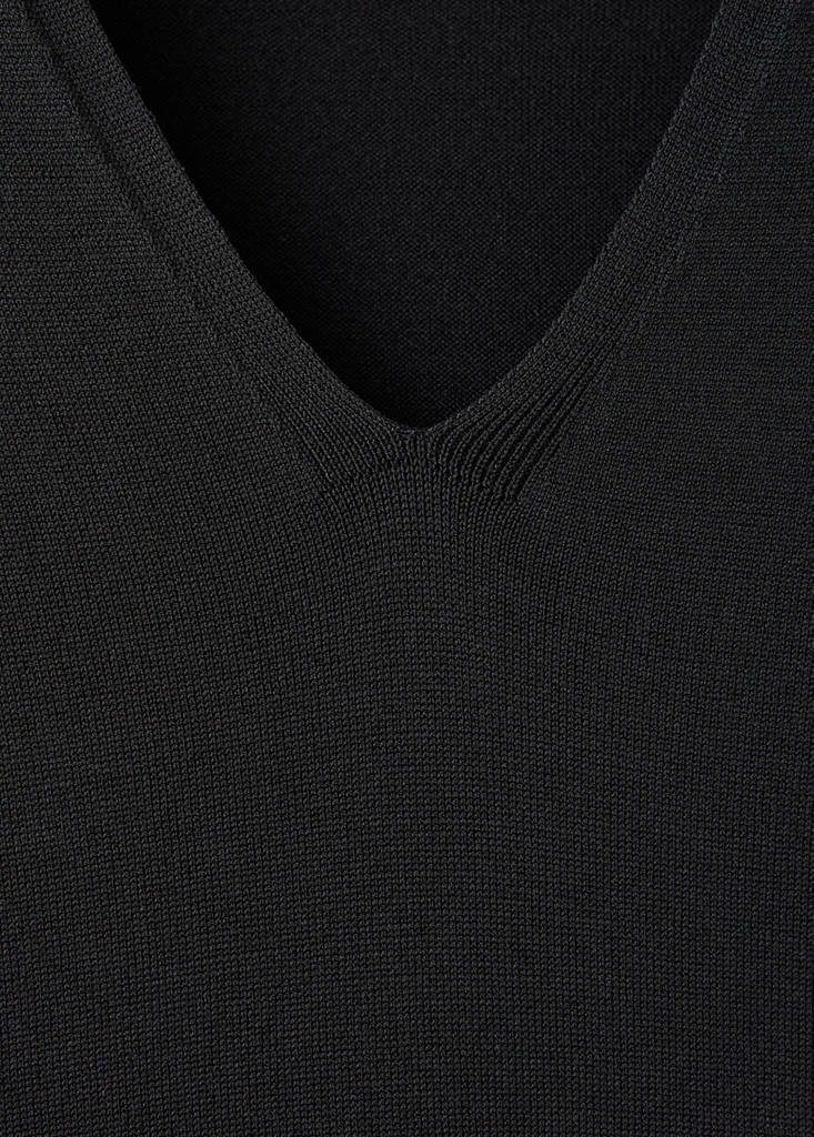 V-neck knitted dress — Black