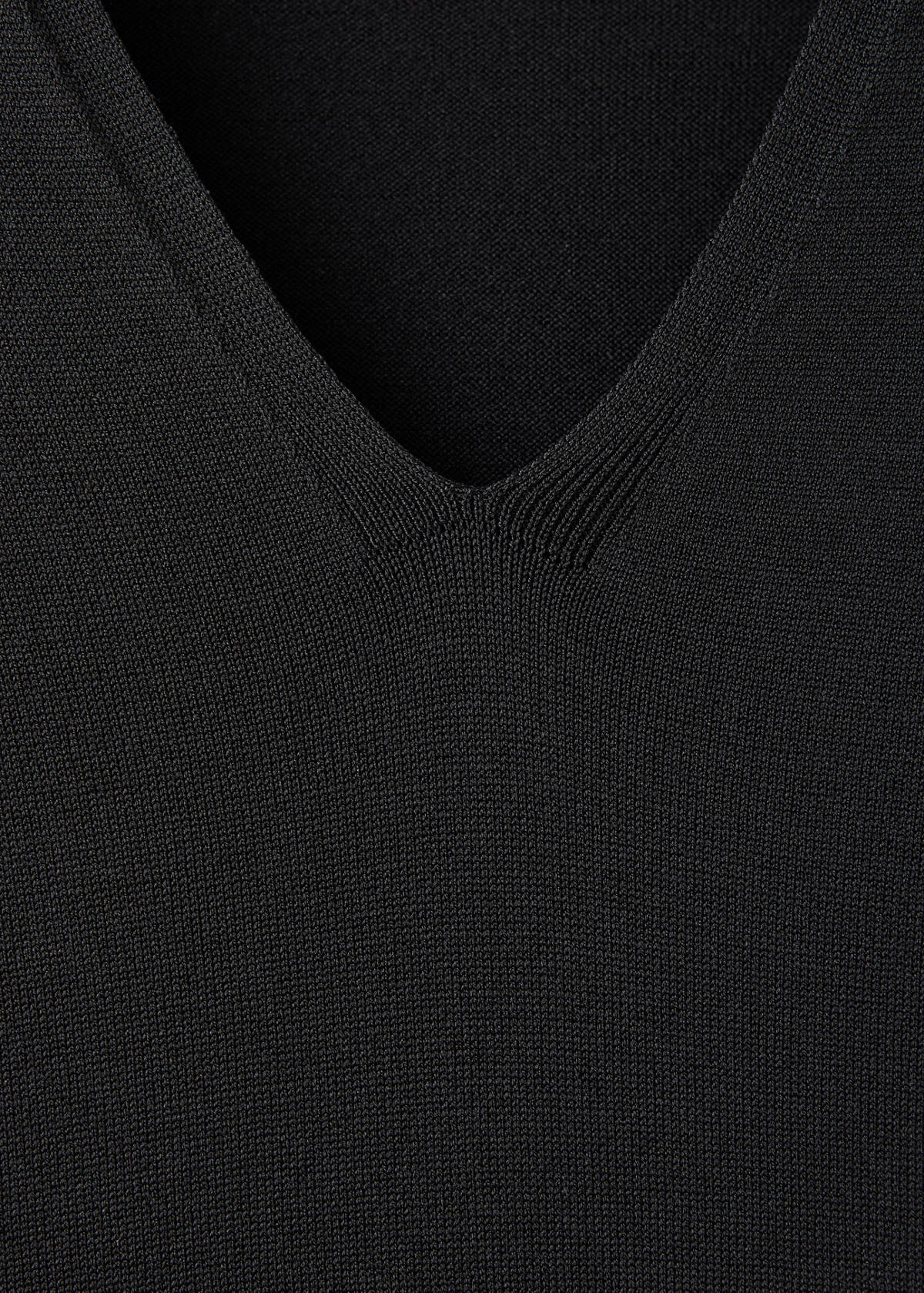V-neck knitted dress — Black