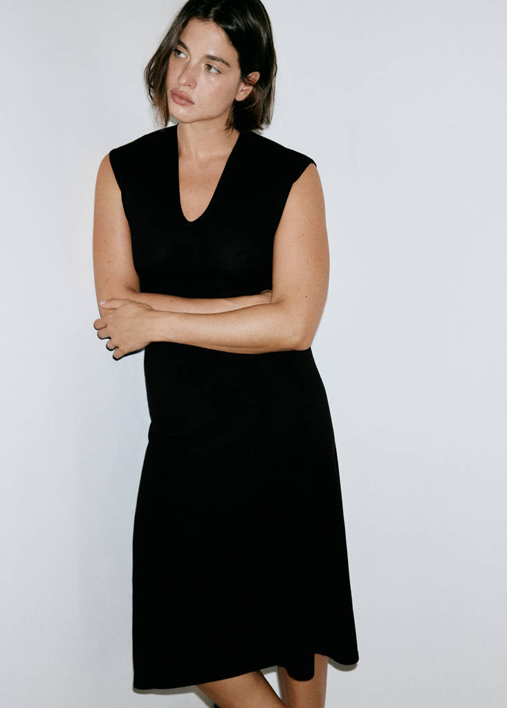 V-neck knitted dress — Black