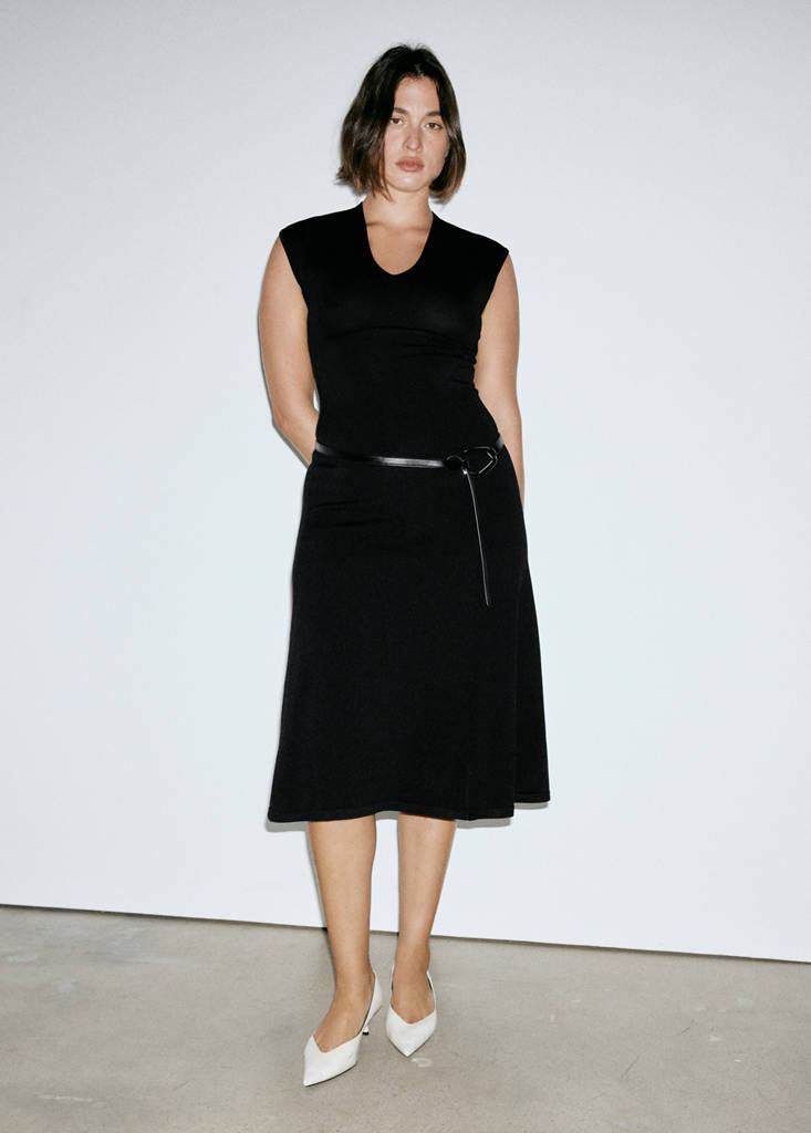 V-neck knitted dress — Black