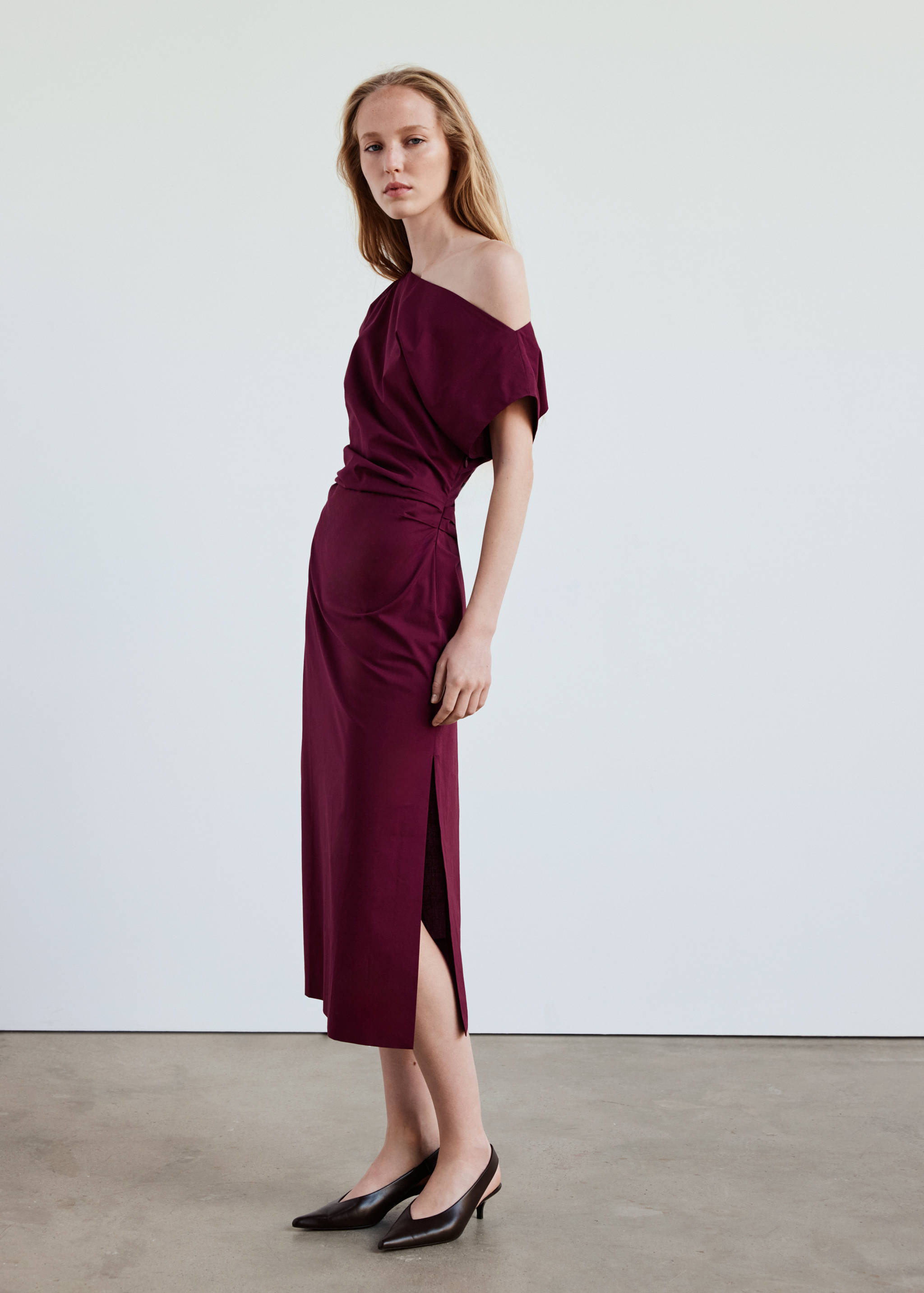 Asymmetrical pleated dress - General plane