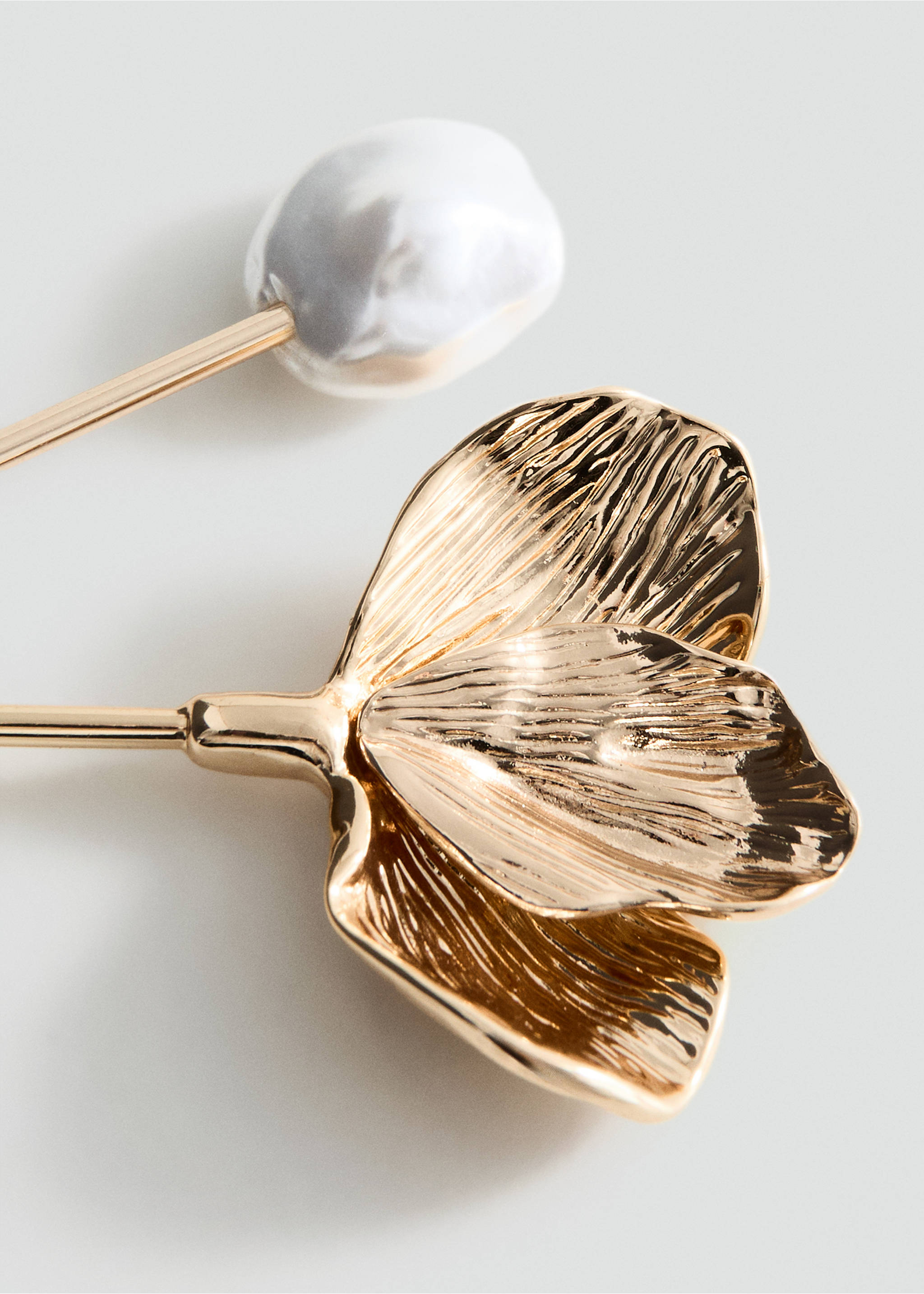 Metallic combination barrette - Details of the article 1, Gold. Ref: 37064424-00.