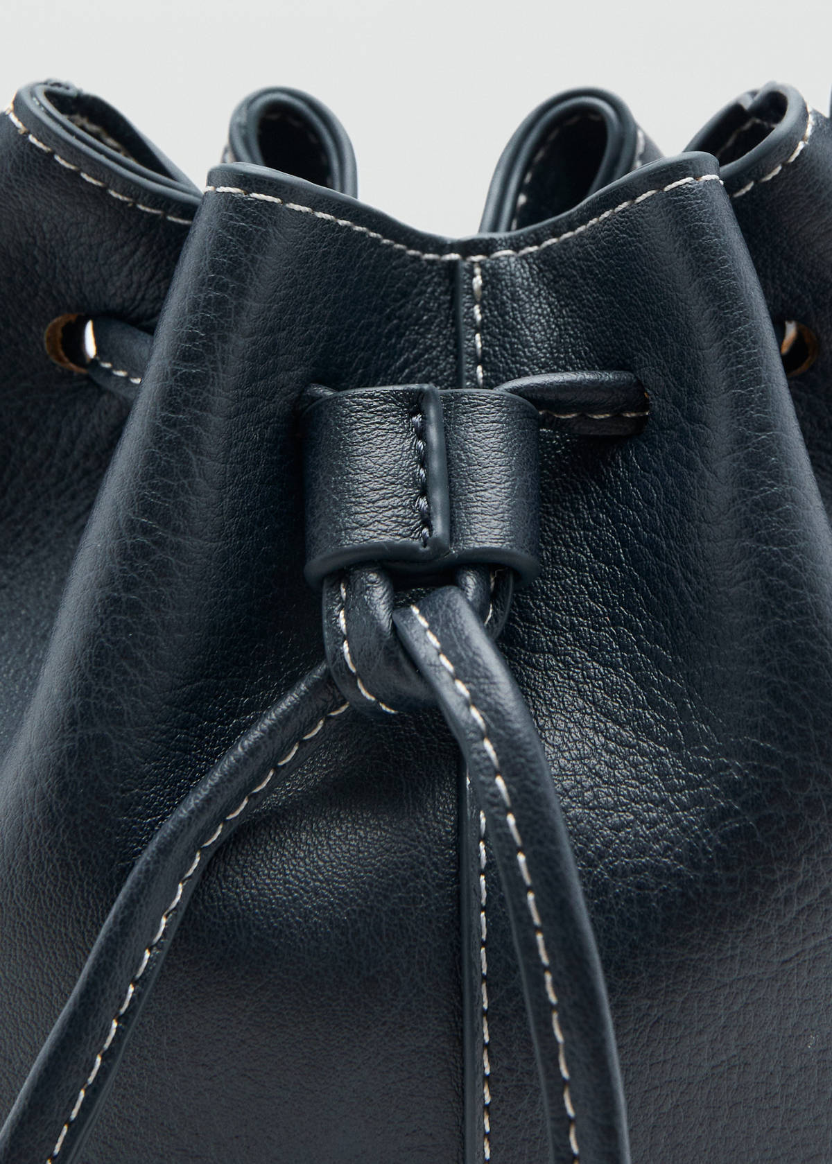 Bunny charm bucket handbag — Navy