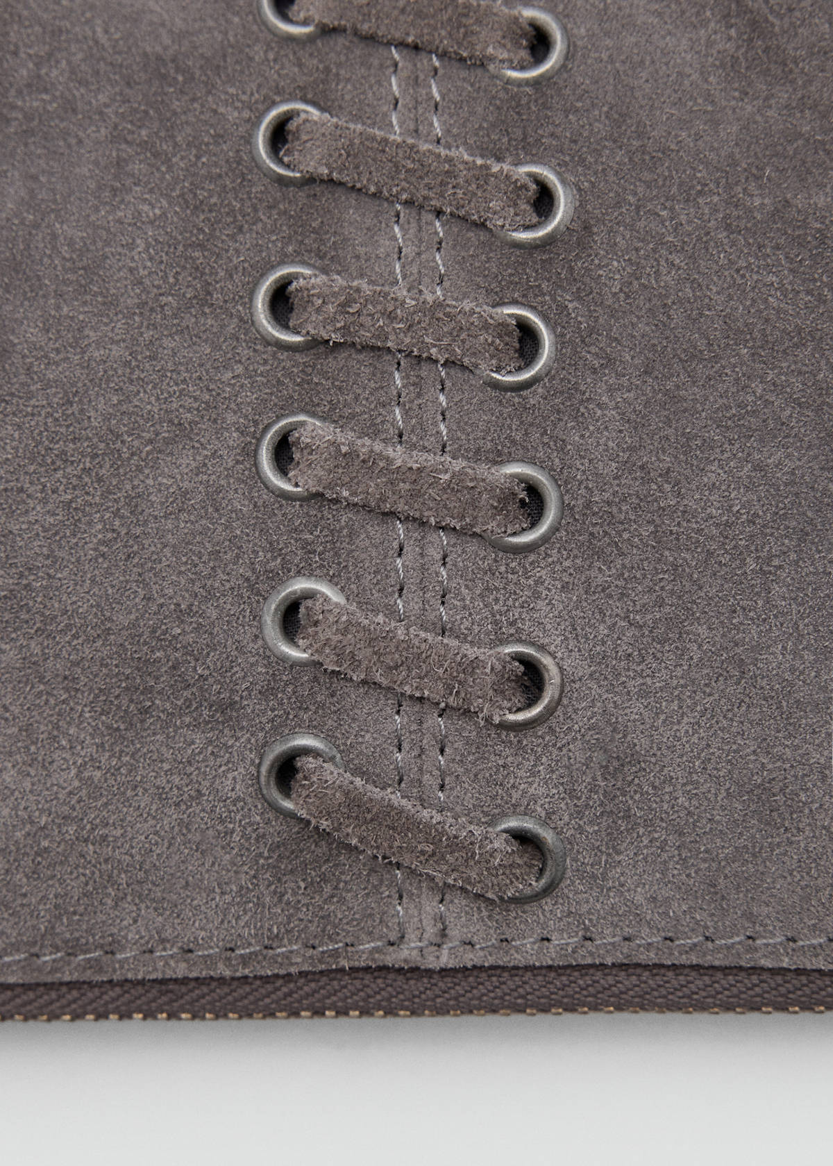 Leather pouch with eyelets — Grey