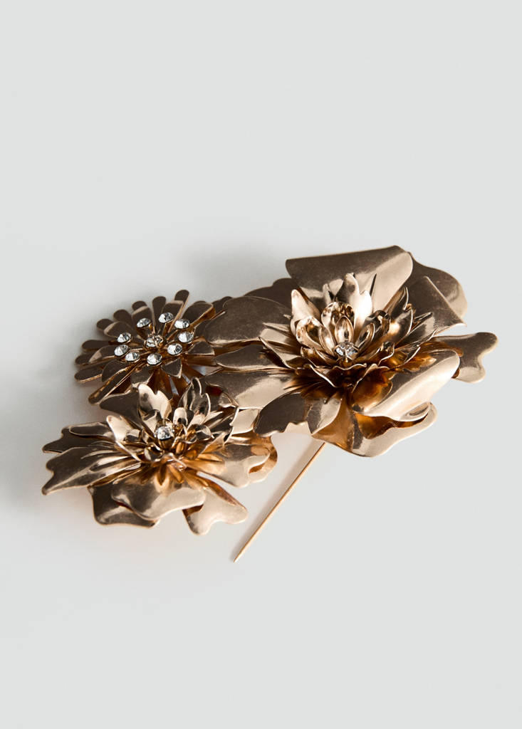 Floral brooch with crystal details — Gold