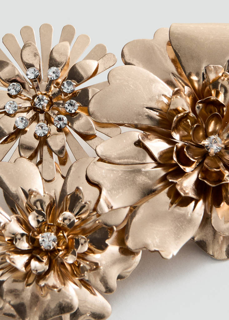 Floral brooch with crystal details — Gold