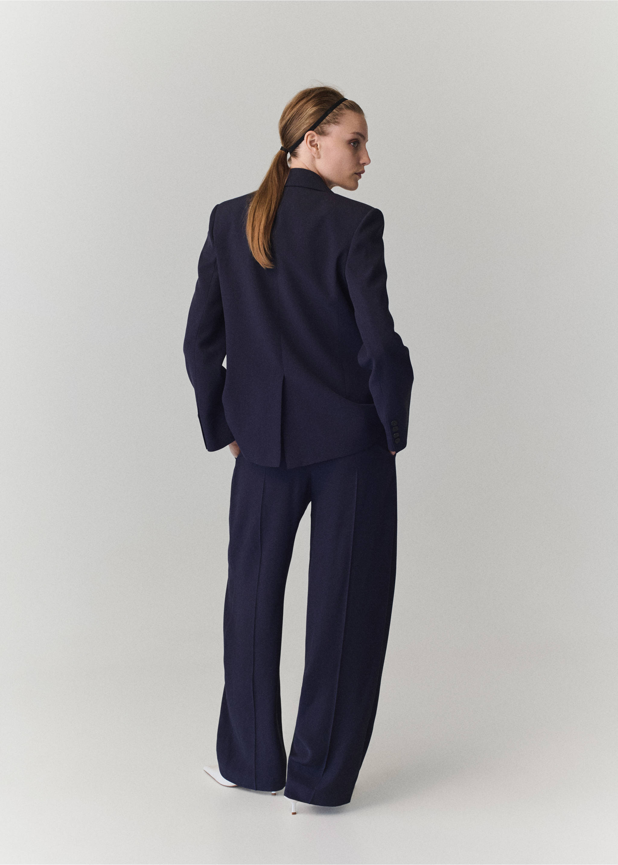 Straight-fit pleated trousers - Reverse of the article, Purple. Ref: 37064449-00.