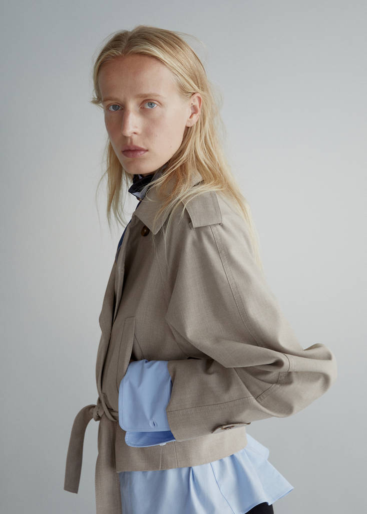 Short trench coat with belt — Beige