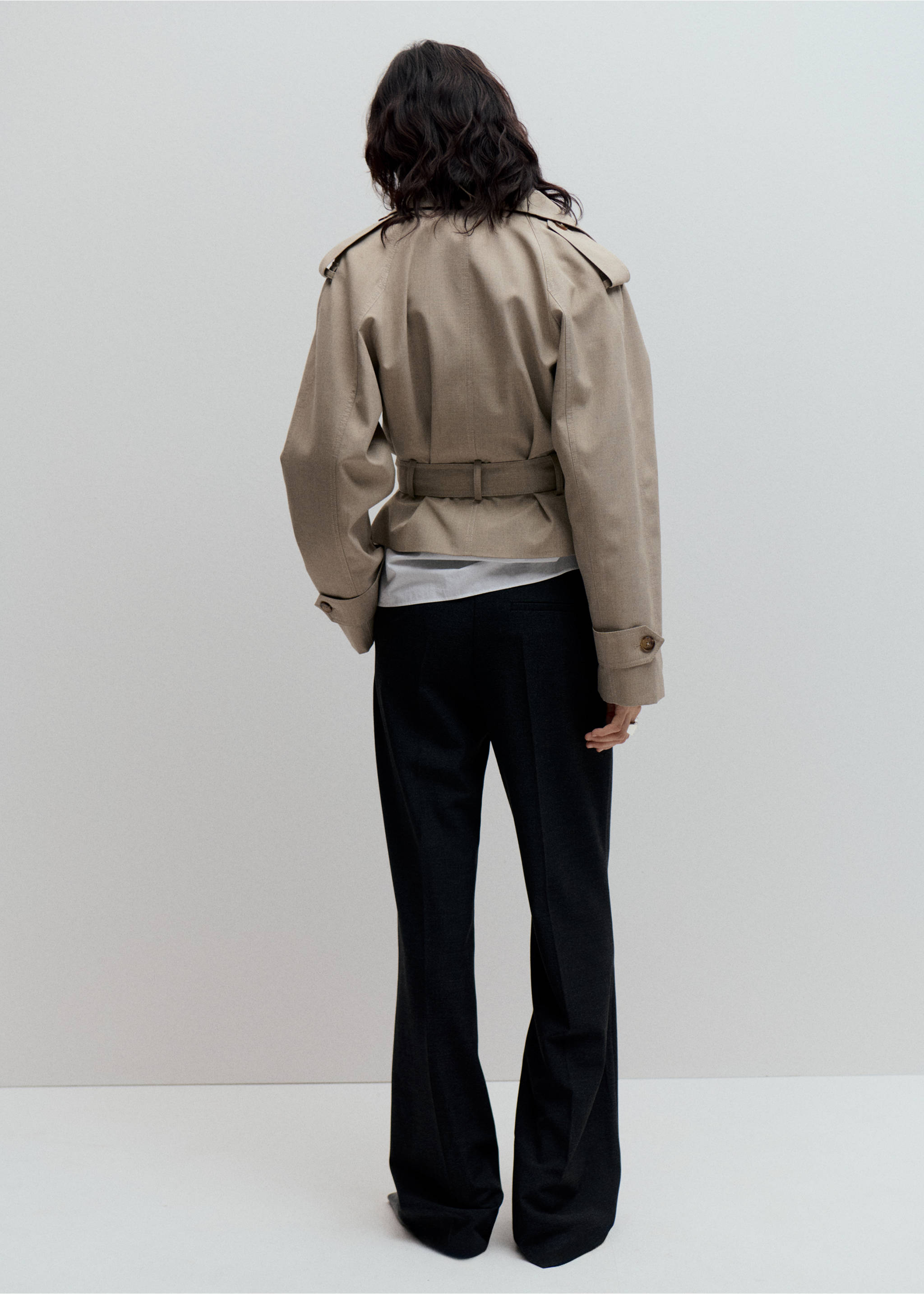 Short trench coat with belt - Reverse of the article, Beige. Ref: 37064472-01.